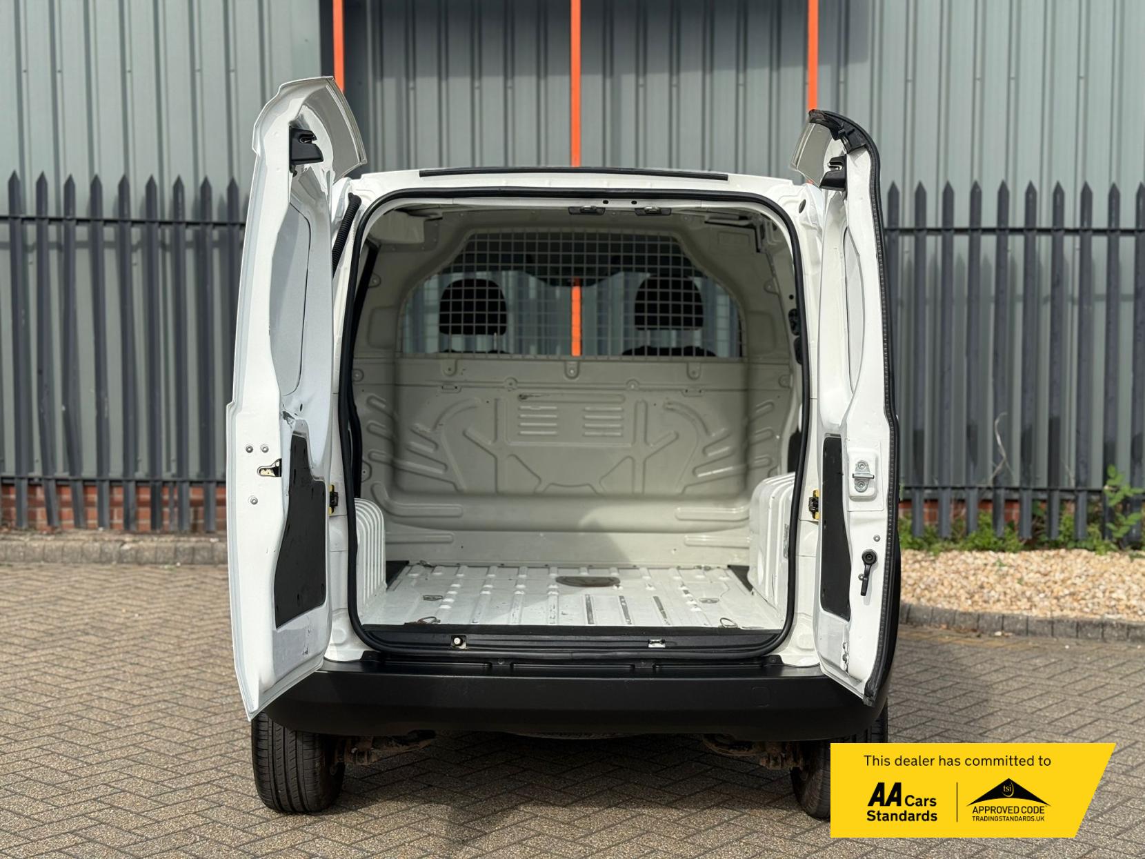 Peugeot Bipper 1.4 HDi 8v Professional Class II Panel Van 3dr Diesel Manual FWD L1 H1 (123 g/km, 70 bhp)