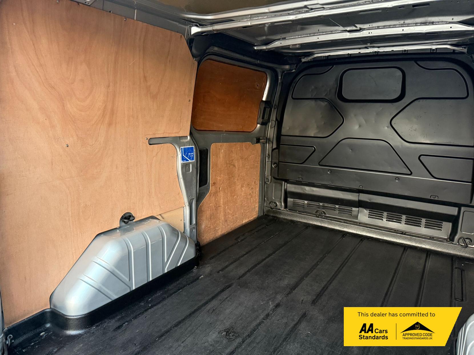 Ford Transit Custom 2.2 TDCi 270 Limited Panel Van 5dr Diesel Manual L1 H1 (186 g/km, 123 bhp)