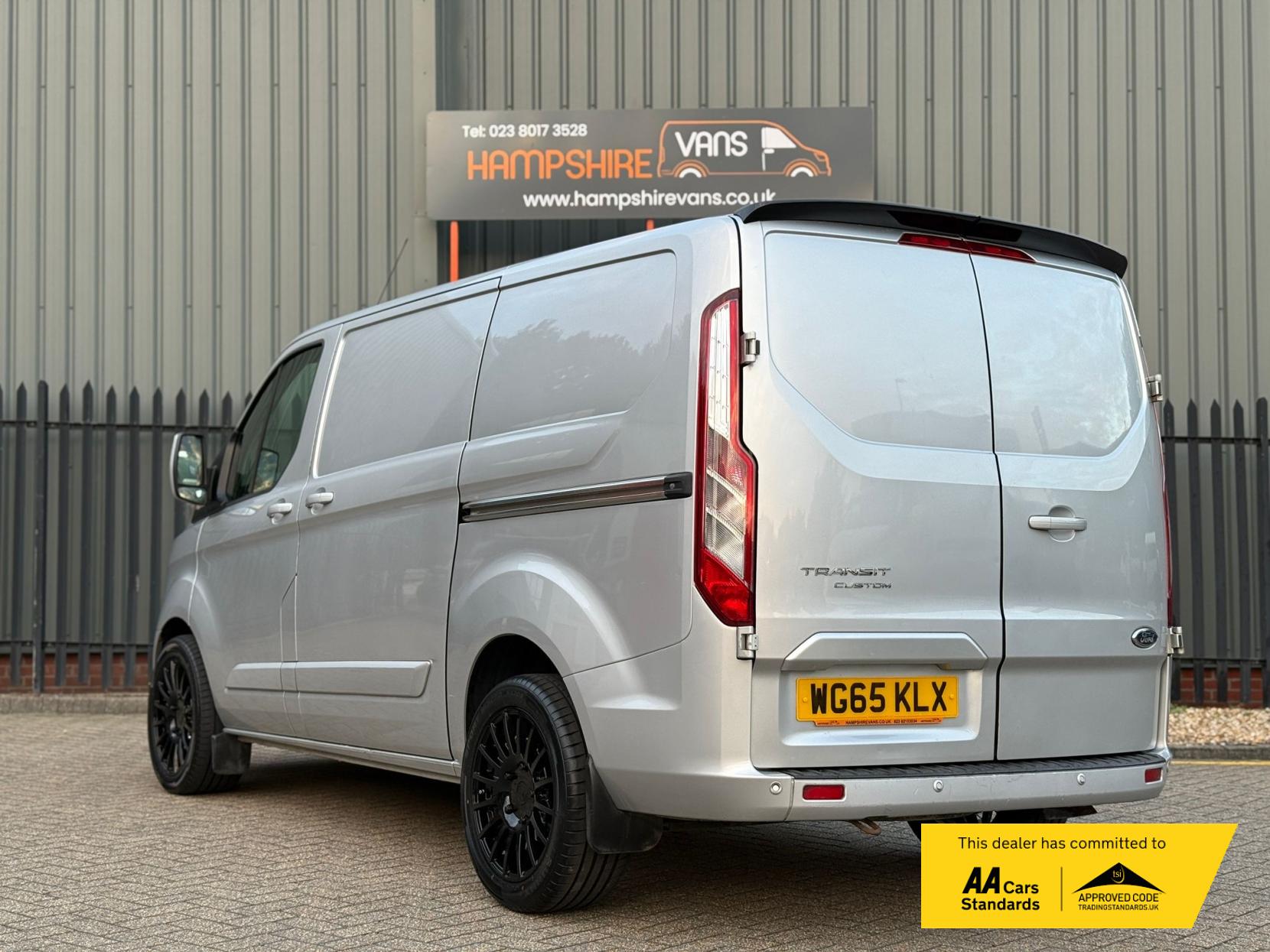 Ford Transit Custom 2.2 TDCi 270 Limited Panel Van 5dr Diesel Manual L1 H1 (186 g/km, 123 bhp)