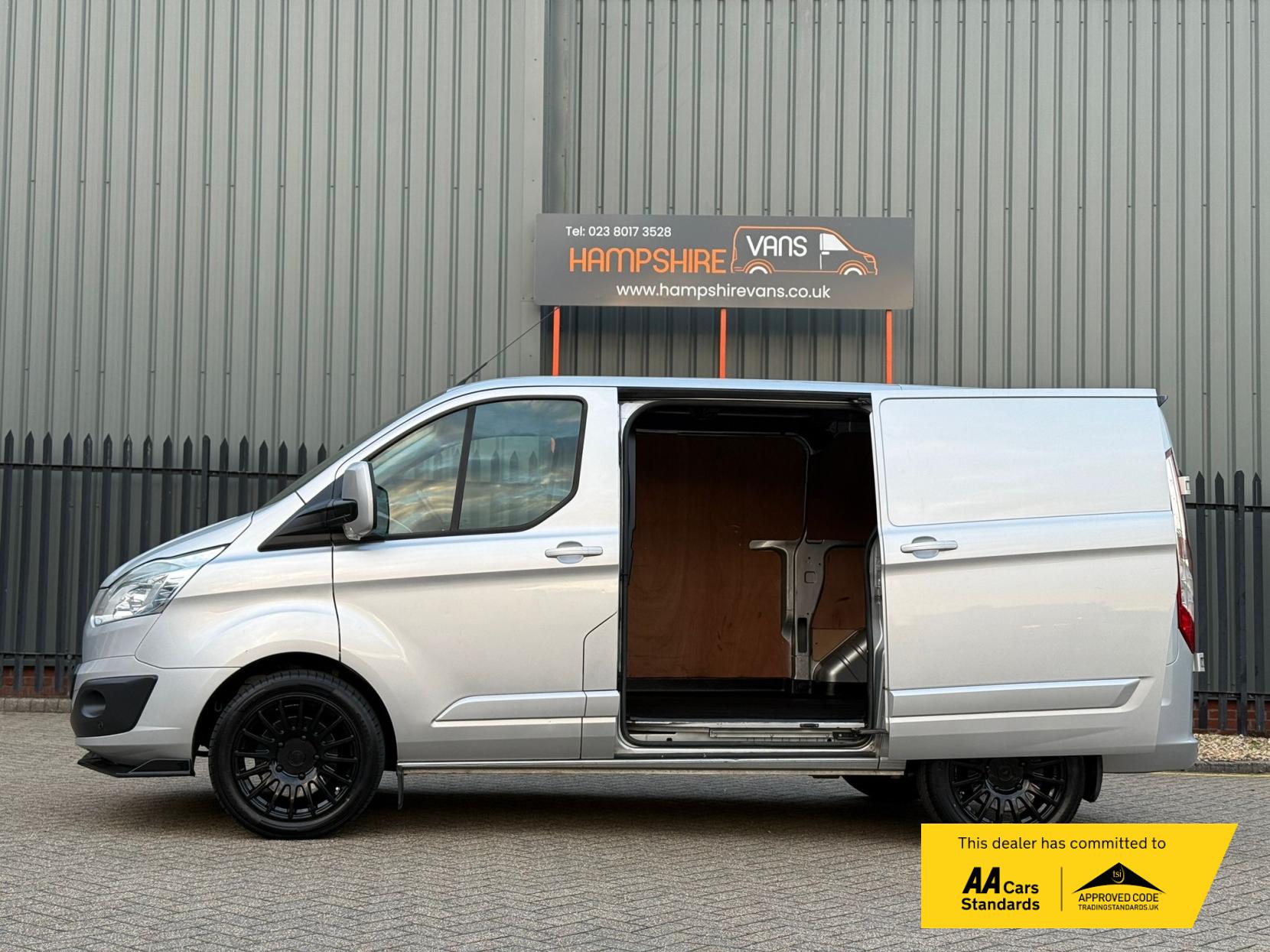 Ford Transit Custom 2.2 TDCi 270 Limited Panel Van 5dr Diesel Manual L1 H1 (186 g/km, 123 bhp)