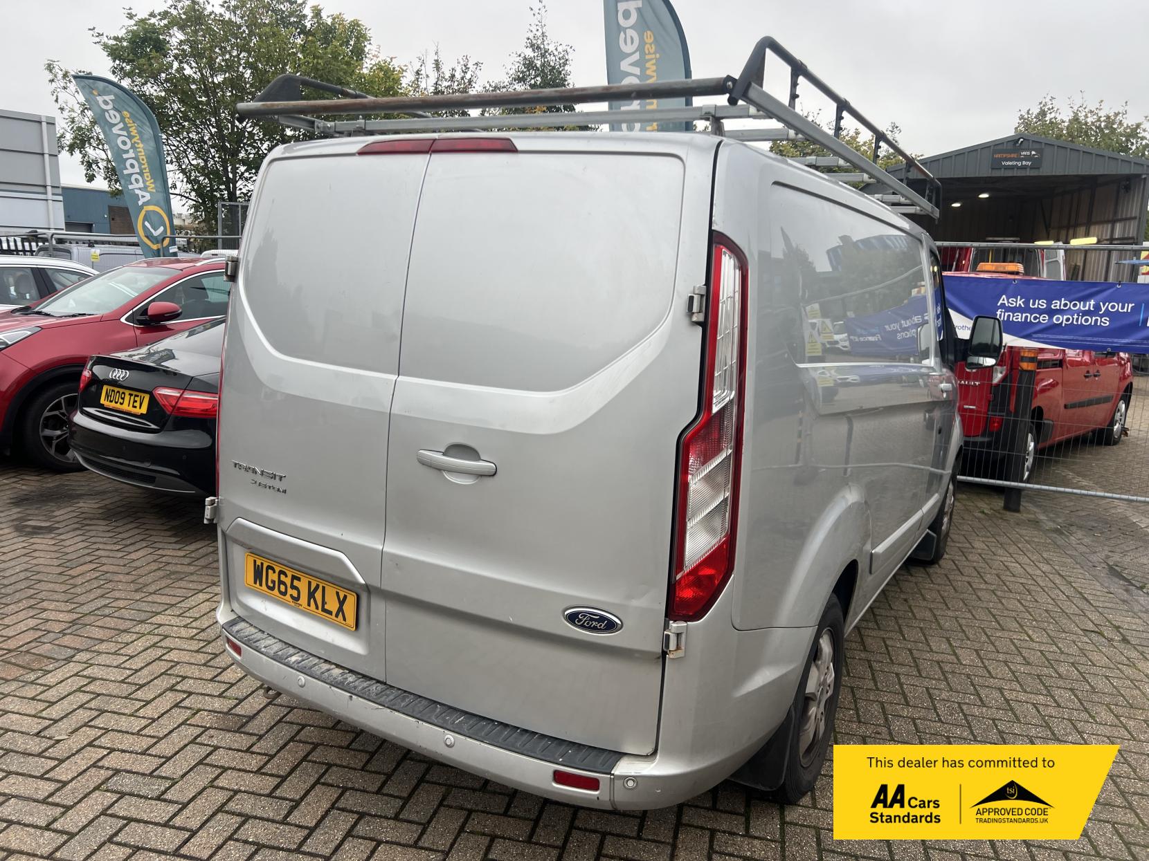 Ford Transit Custom 2.2 TDCi 270 Limited Panel Van 5dr Diesel Manual L1 H1 (186 g/km, 123 bhp)