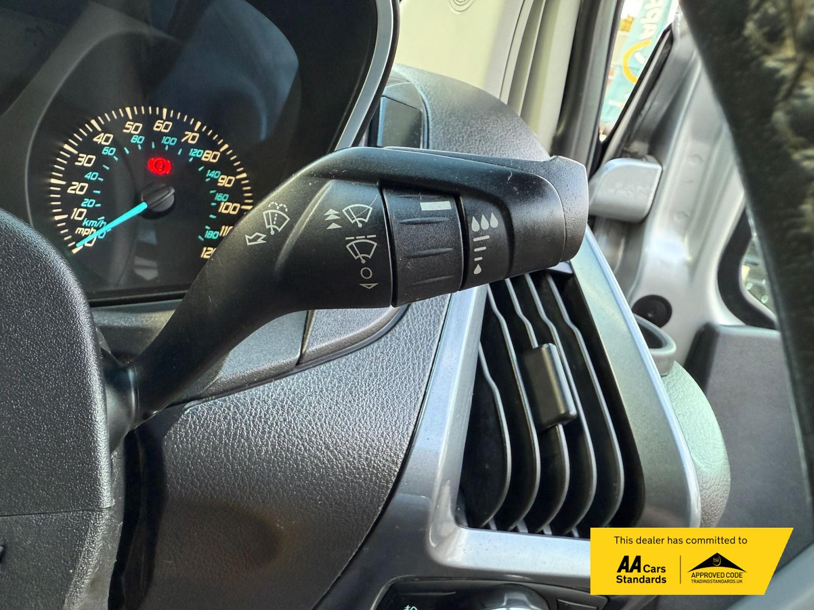 Ford Transit Custom 2.2 TDCi 270 Limited Panel Van 5dr Diesel Manual L1 H1 (186 g/km, 123 bhp)