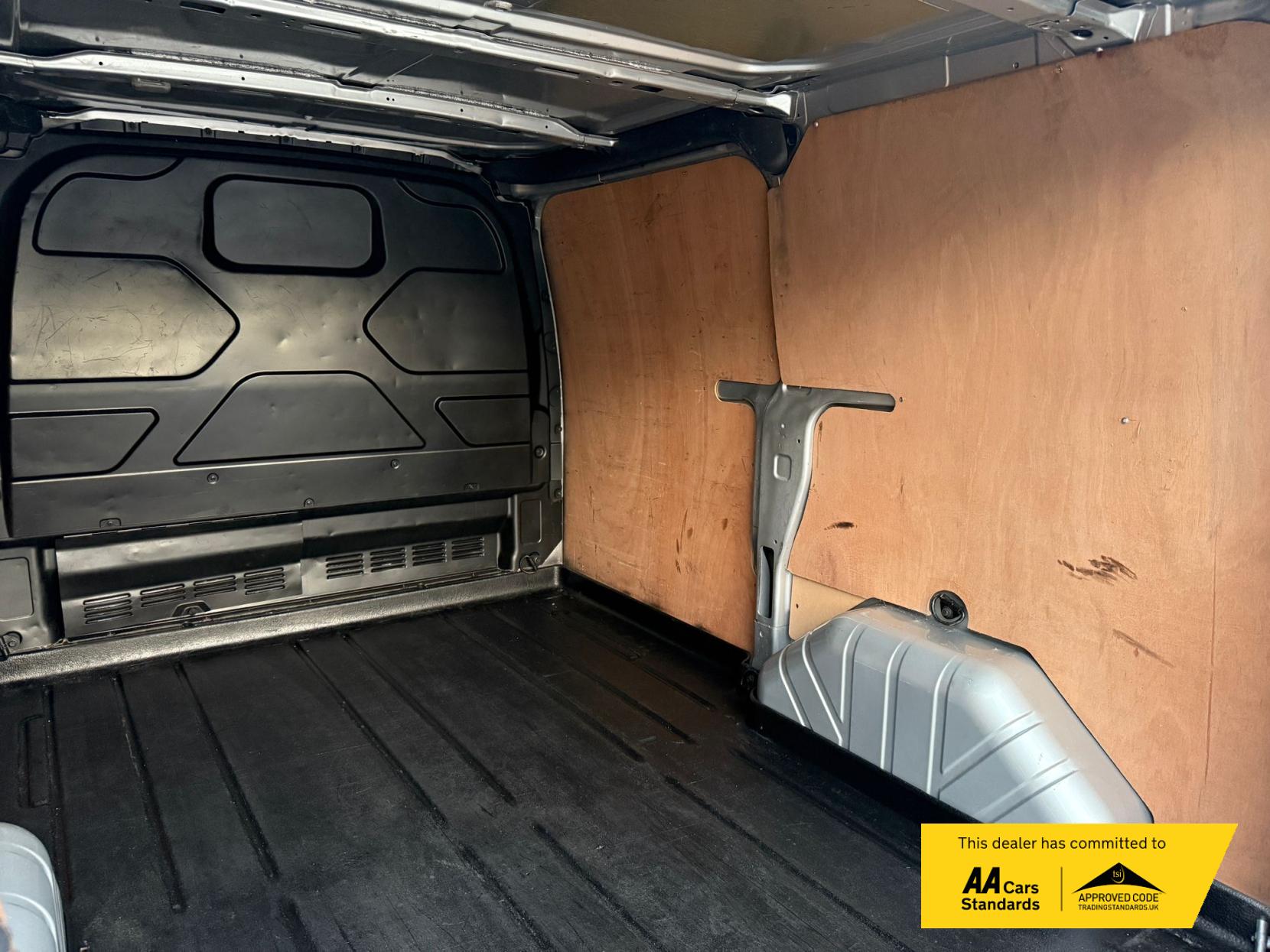 Ford Transit Custom 2.2 TDCi 270 Limited Panel Van 5dr Diesel Manual L1 H1 (186 g/km, 123 bhp)