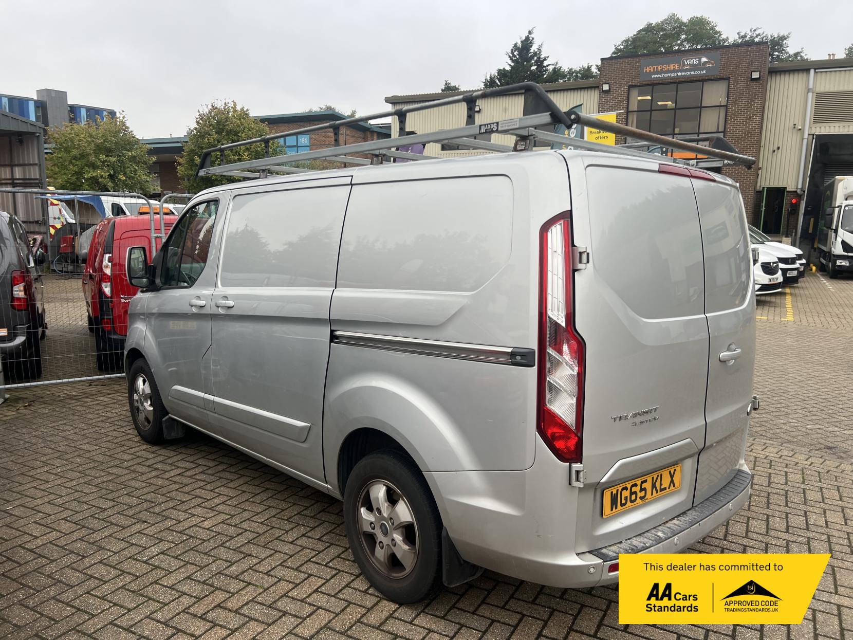 Ford Transit Custom 2.2 TDCi 270 Limited Panel Van 5dr Diesel Manual L1 H1 (186 g/km, 123 bhp)