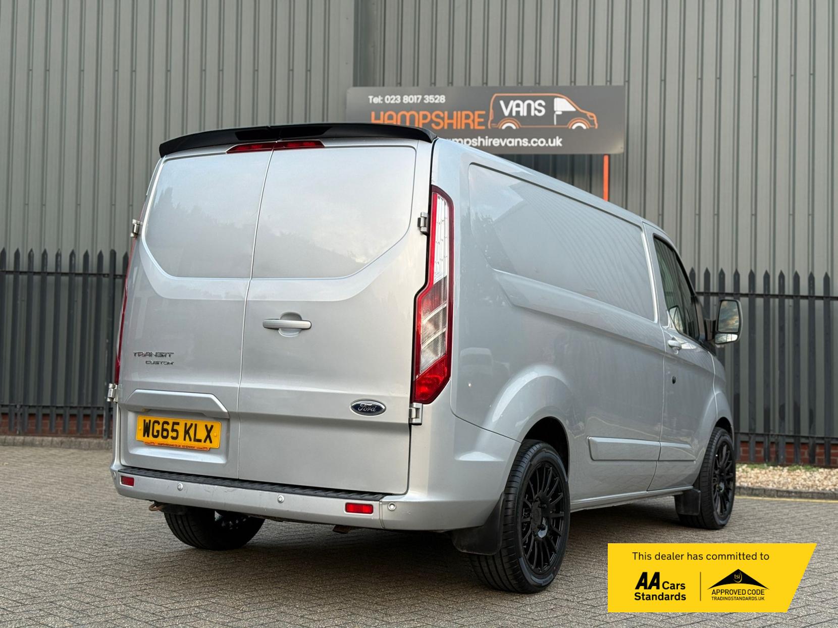 Ford Transit Custom 2.2 TDCi 270 Limited Panel Van 5dr Diesel Manual L1 H1 (186 g/km, 123 bhp)