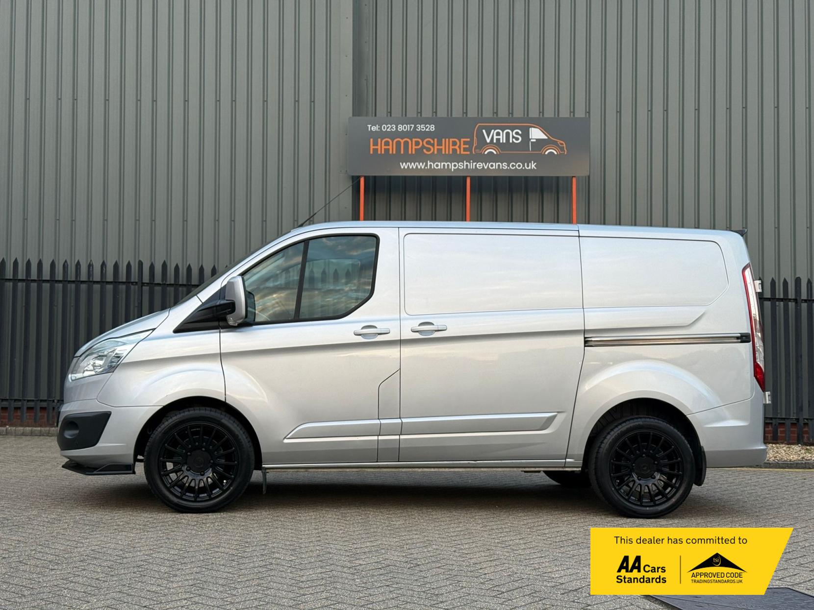 Ford Transit Custom 2.2 TDCi 270 Limited Panel Van 5dr Diesel Manual L1 H1 (186 g/km, 123 bhp)