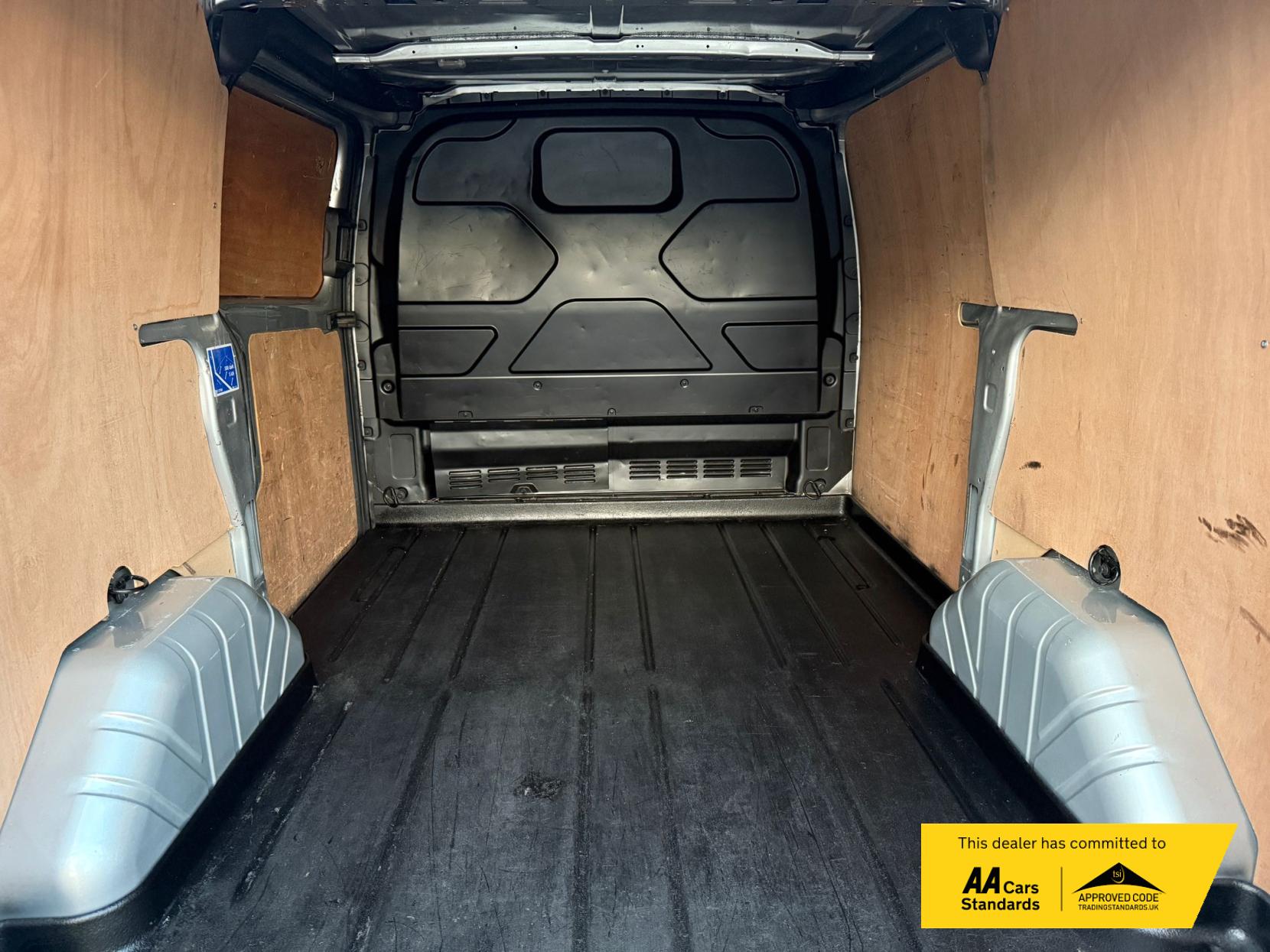 Ford Transit Custom 2.2 TDCi 270 Limited Panel Van 5dr Diesel Manual L1 H1 (186 g/km, 123 bhp)