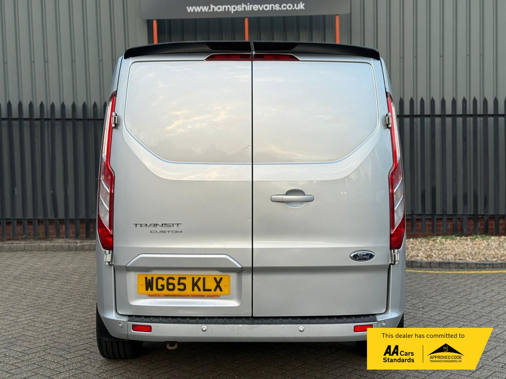 Ford Transit Custom 2.2 TDCi 270 Limited Panel Van 5dr Diesel Manual L1 H1 (186 g/km, 123 bhp)