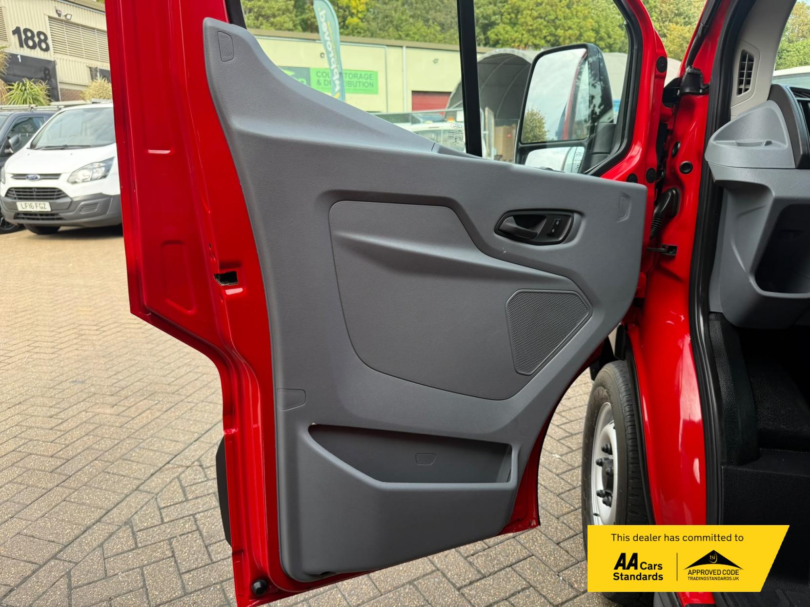 2018 Ford Transit 2.0 350 EcoBlue Panel Van 5dr Diesel Manual RWD L2 H3 Euro 6 (130 ps) - Thumbnail 26