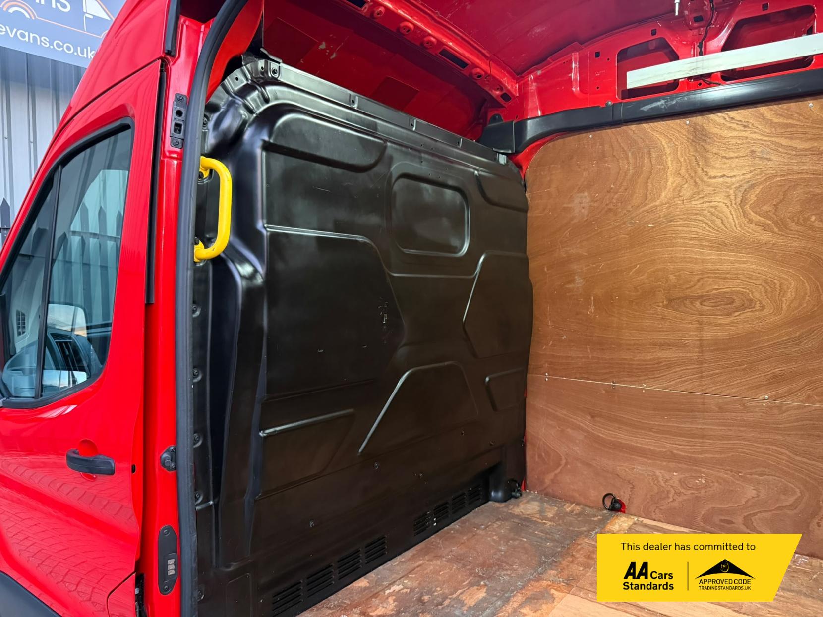 2018 Ford Transit 2.0 350 EcoBlue Panel Van 5dr Diesel Manual RWD L2 H3 Euro 6 (130 ps) - Thumbnail 15