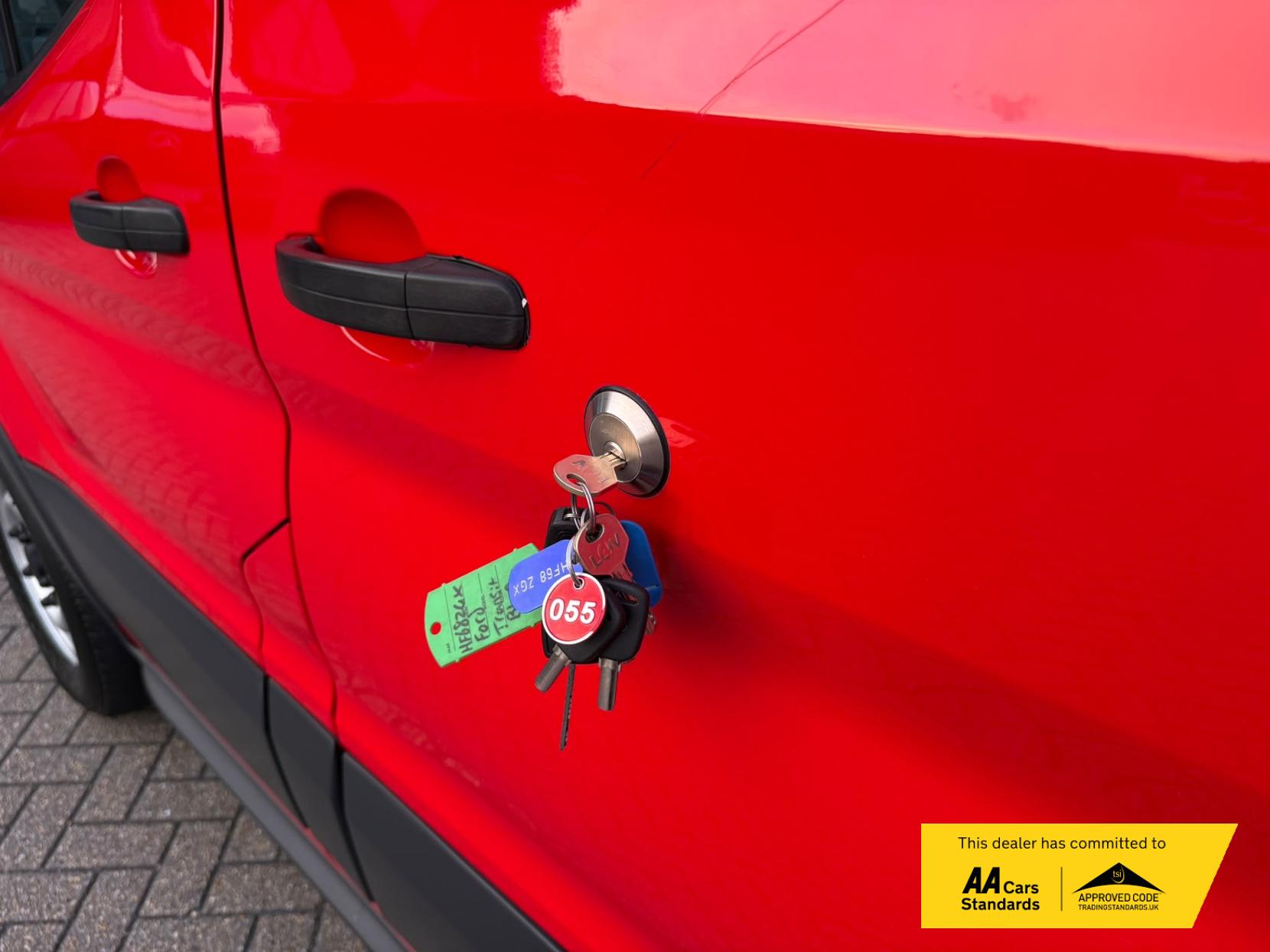 2018 Ford Transit 2.0 350 EcoBlue Panel Van 5dr Diesel Manual RWD L2 H3 Euro 6 (130 ps) - Thumbnail 17