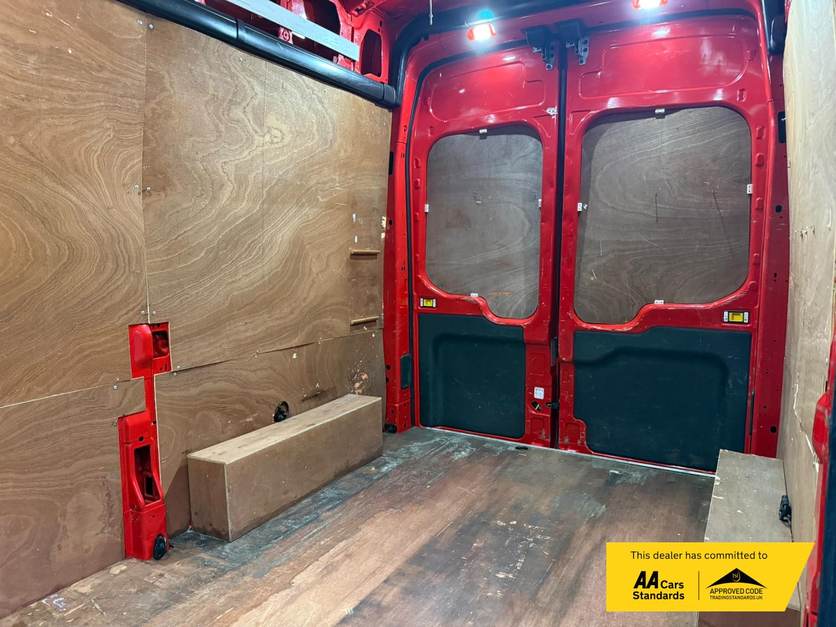 2018 Ford Transit 2.0 350 EcoBlue Panel Van 5dr Diesel Manual RWD L2 H3 Euro 6 (130 ps) - Thumbnail 16