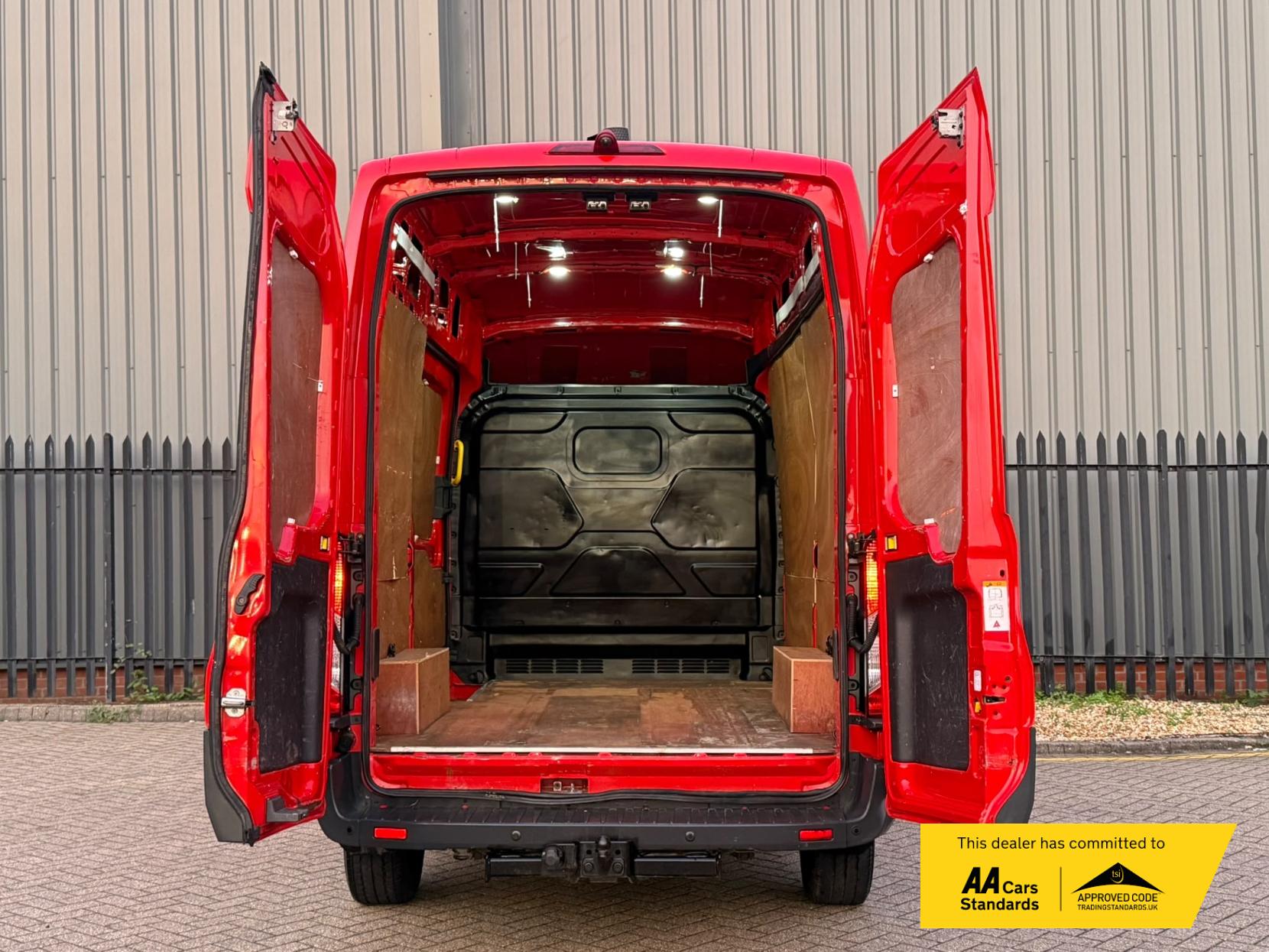 2018 Ford Transit 2.0 350 EcoBlue Panel Van 5dr Diesel Manual RWD L2 H3 Euro 6 (130 ps) - Thumbnail 10