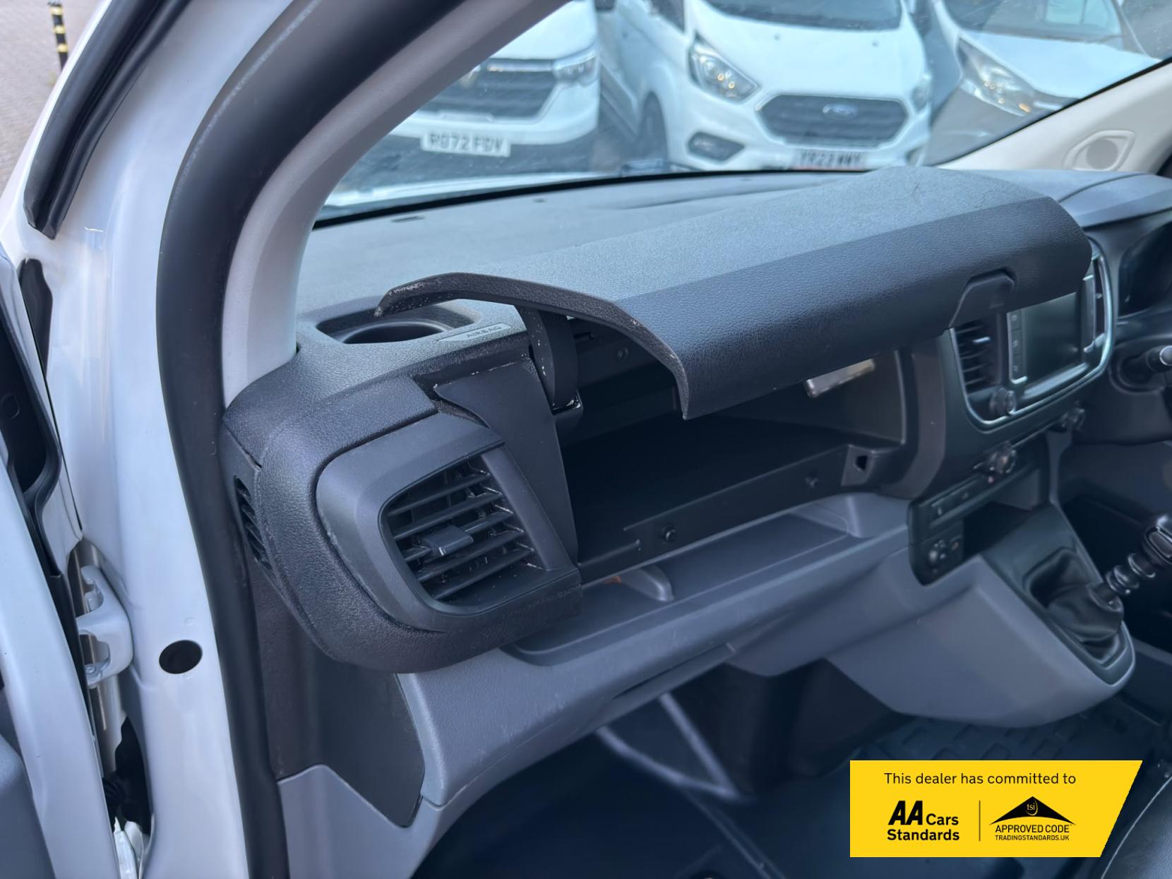 2020 Vauxhall Vivaro 1.5 Turbo D 2900 Sportive Panel Van 5dr Diesel Manual L2 H1 Euro 6 (s/s) (100 ps) - Thumbnail 33