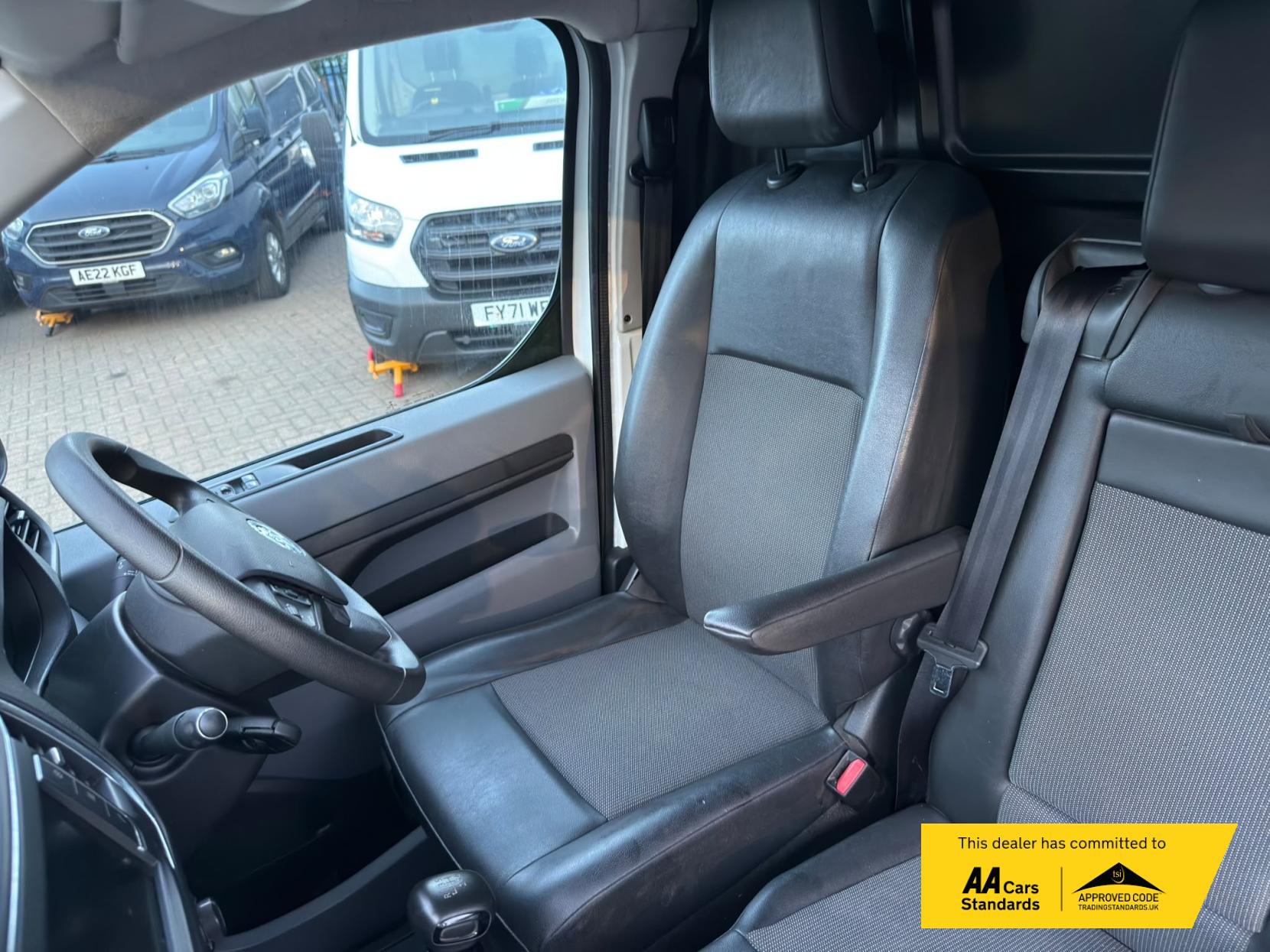 2020 Vauxhall Vivaro 1.5 Turbo D 2900 Sportive Panel Van 5dr Diesel Manual L2 H1 Euro 6 (s/s) (100 ps) - Thumbnail 12