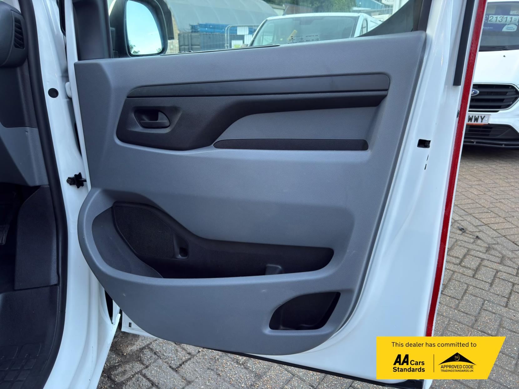 2020 Vauxhall Vivaro 1.5 Turbo D 2900 Sportive Panel Van 5dr Diesel Manual L2 H1 Euro 6 (s/s) (100 ps) - Thumbnail 51