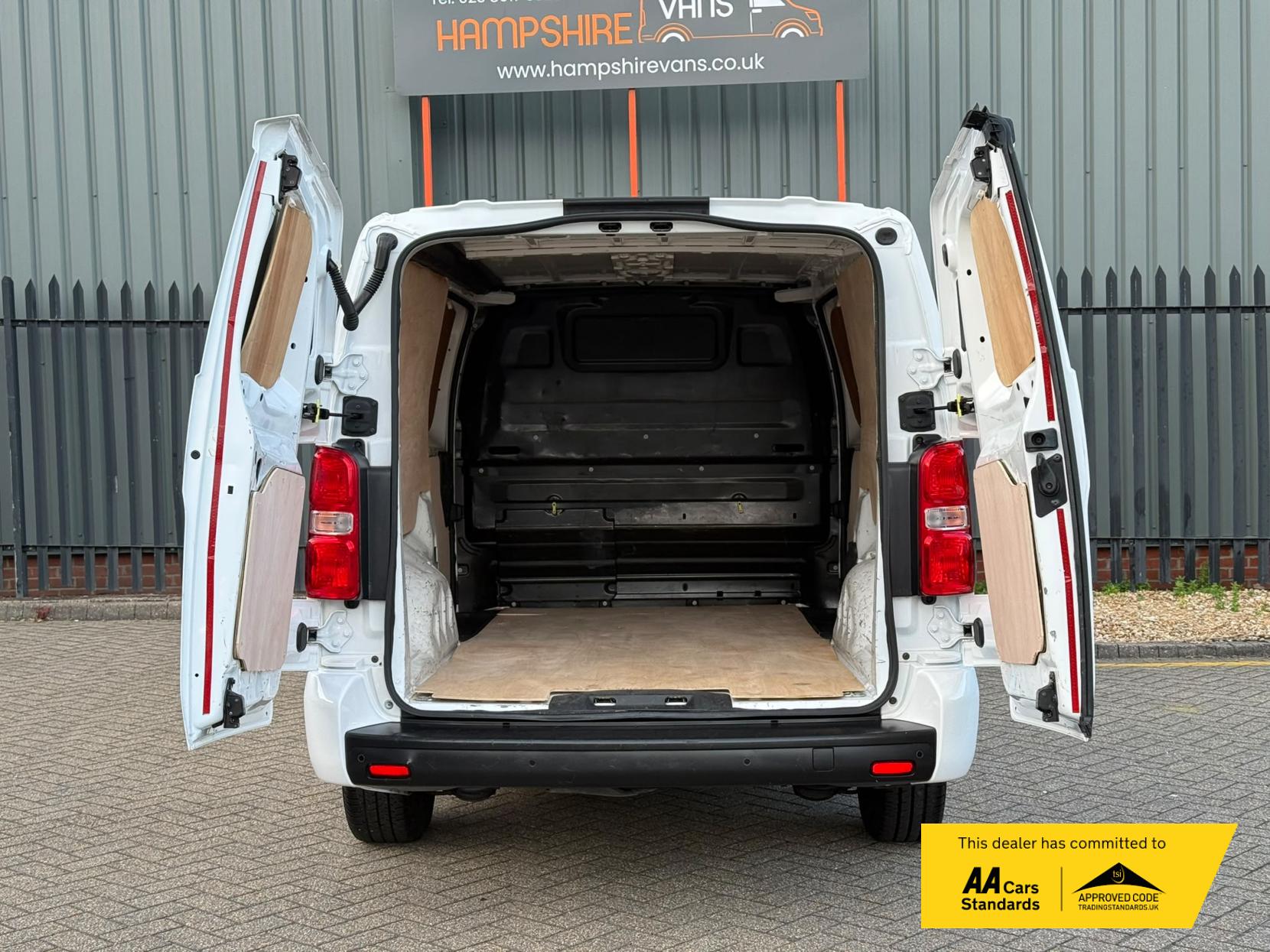 2020 Vauxhall Vivaro 1.5 Turbo D 2900 Sportive Panel Van 5dr Diesel Manual L2 H1 Euro 6 (s/s) (100 ps) - Thumbnail 23