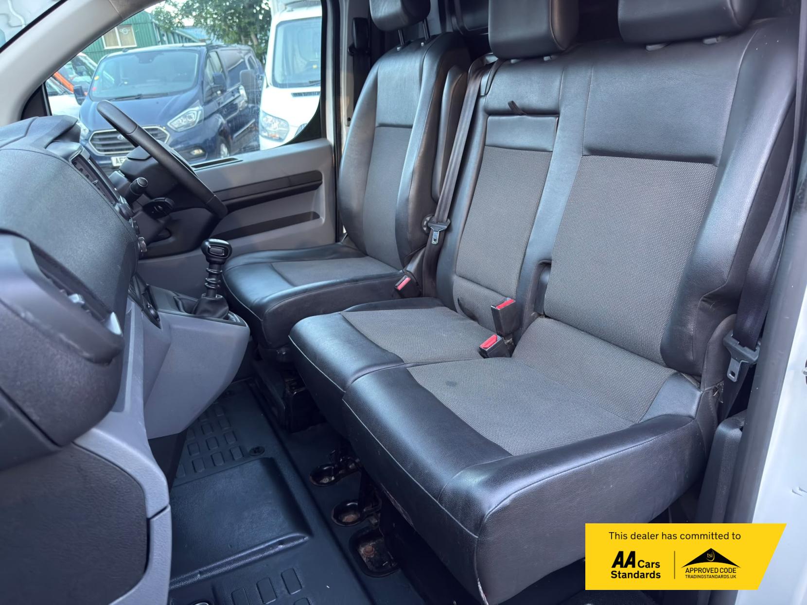 2020 Vauxhall Vivaro 1.5 Turbo D 2900 Sportive Panel Van 5dr Diesel Manual L2 H1 Euro 6 (s/s) (100 ps) - Thumbnail 15
