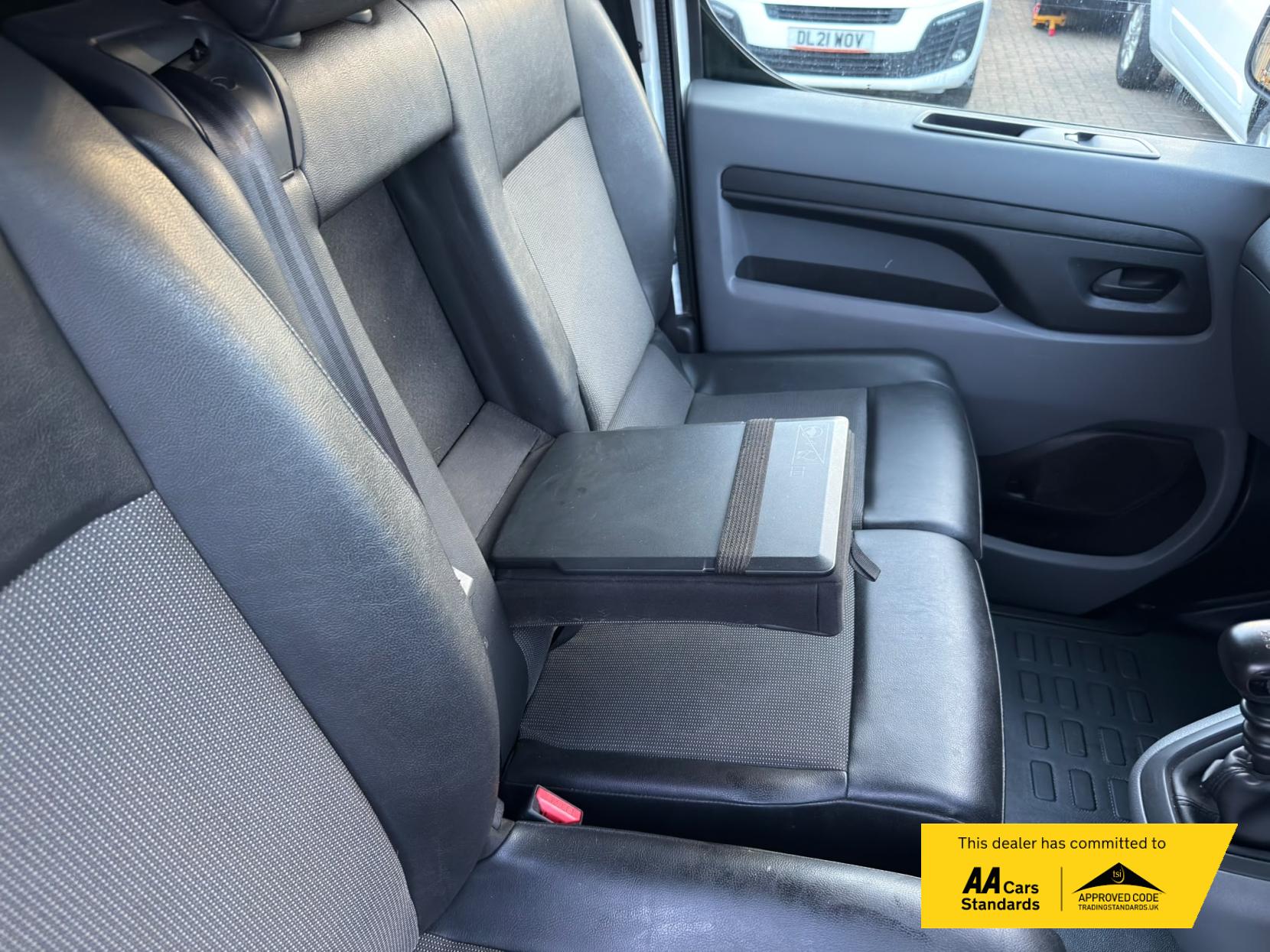 2020 Vauxhall Vivaro 1.5 Turbo D 2900 Sportive Panel Van 5dr Diesel Manual L2 H1 Euro 6 (s/s) (100 ps) - Thumbnail 16