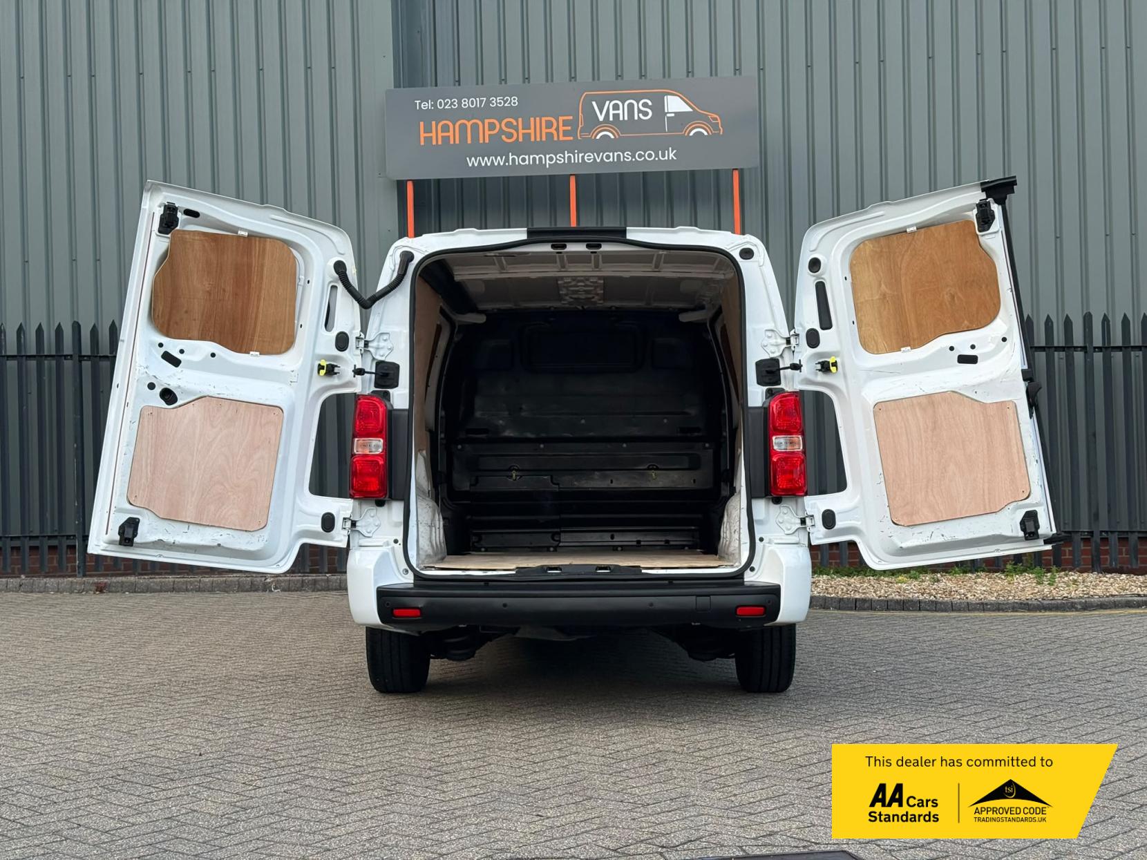 2020 Vauxhall Vivaro 1.5 Turbo D 2900 Sportive Panel Van 5dr Diesel Manual L2 H1 Euro 6 (s/s) (100 ps) - Thumbnail 22