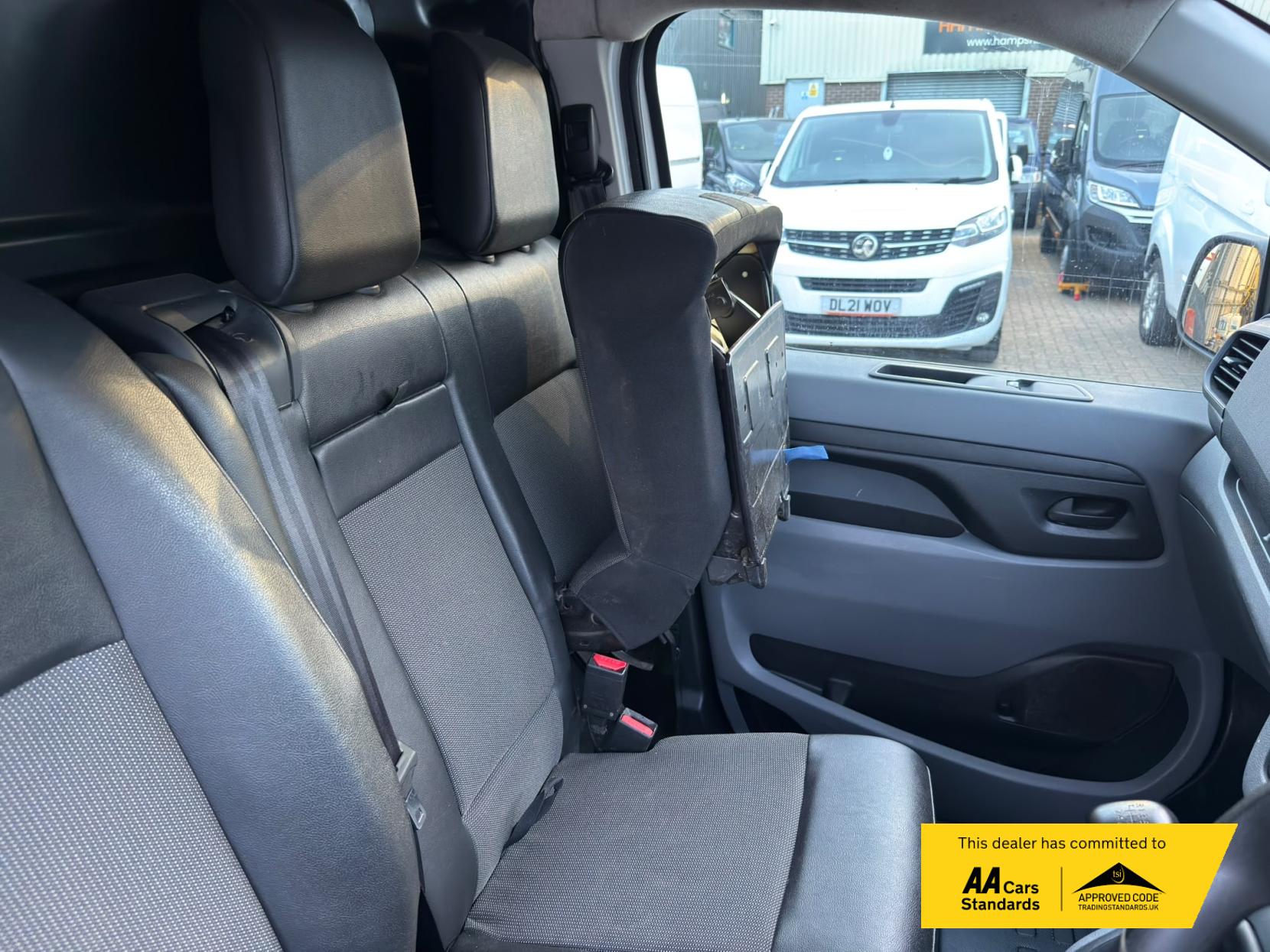 2020 Vauxhall Vivaro 1.5 Turbo D 2900 Sportive Panel Van 5dr Diesel Manual L2 H1 Euro 6 (s/s) (100 ps) - Thumbnail 19