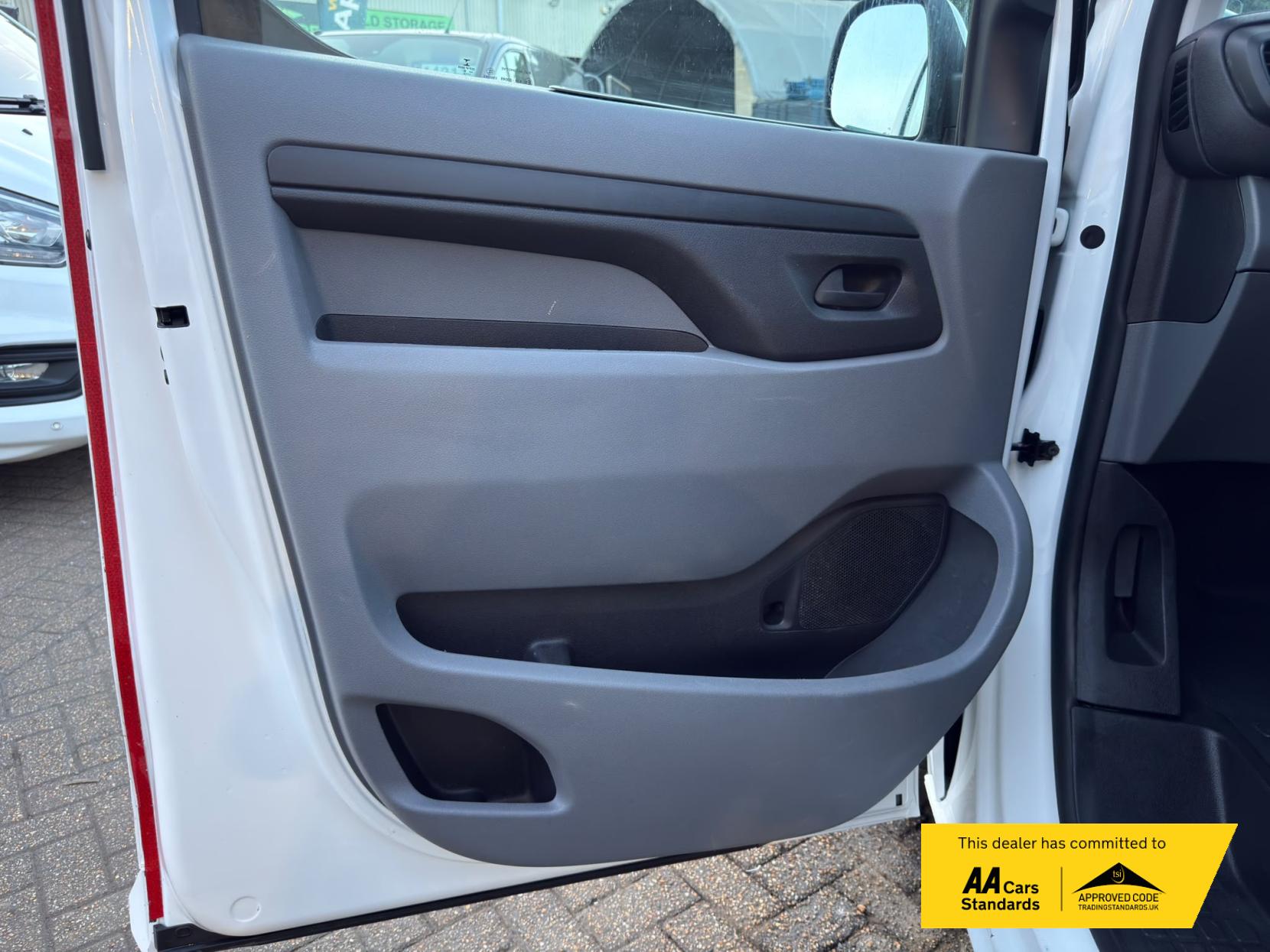 2020 Vauxhall Vivaro 1.5 Turbo D 2900 Sportive Panel Van 5dr Diesel Manual L2 H1 Euro 6 (s/s) (100 ps) - Thumbnail 30
