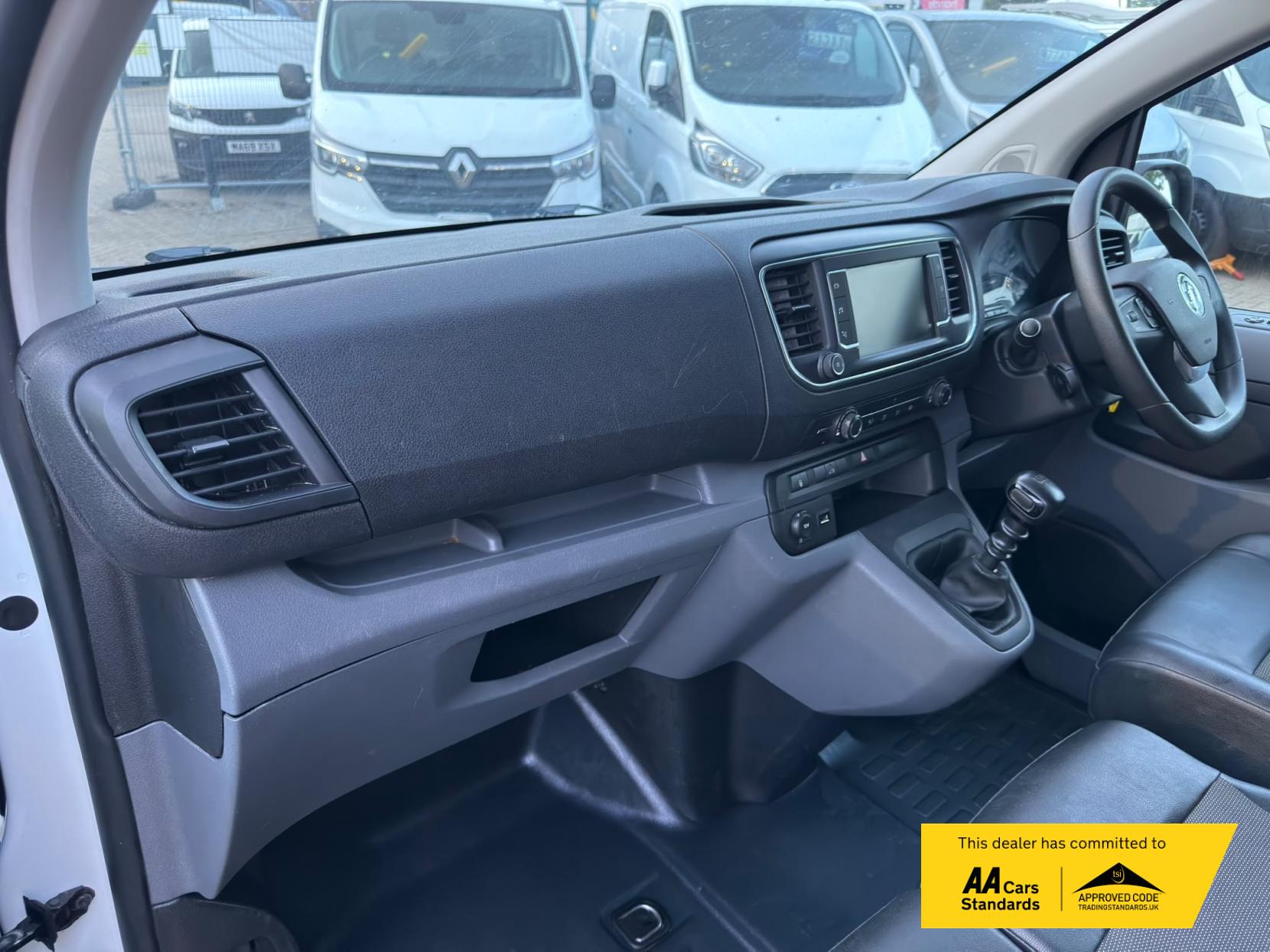 2020 Vauxhall Vivaro 1.5 Turbo D 2900 Sportive Panel Van 5dr Diesel Manual L2 H1 Euro 6 (s/s) (100 ps) - Thumbnail 32