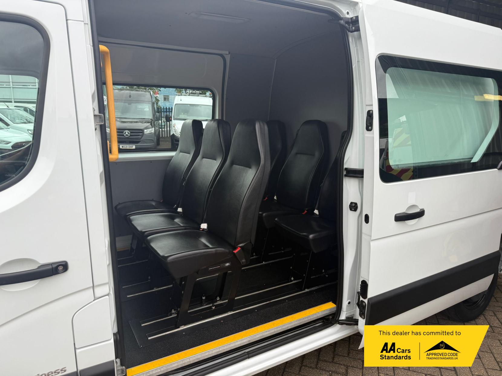 Renault Master 2.3 dCi ENERGY 35 Business Combi Van Double Cab 5dr Diesel Manual FWD MWB Medium Roof Euro 6 (s/s) (9 Seat) (145 ps)