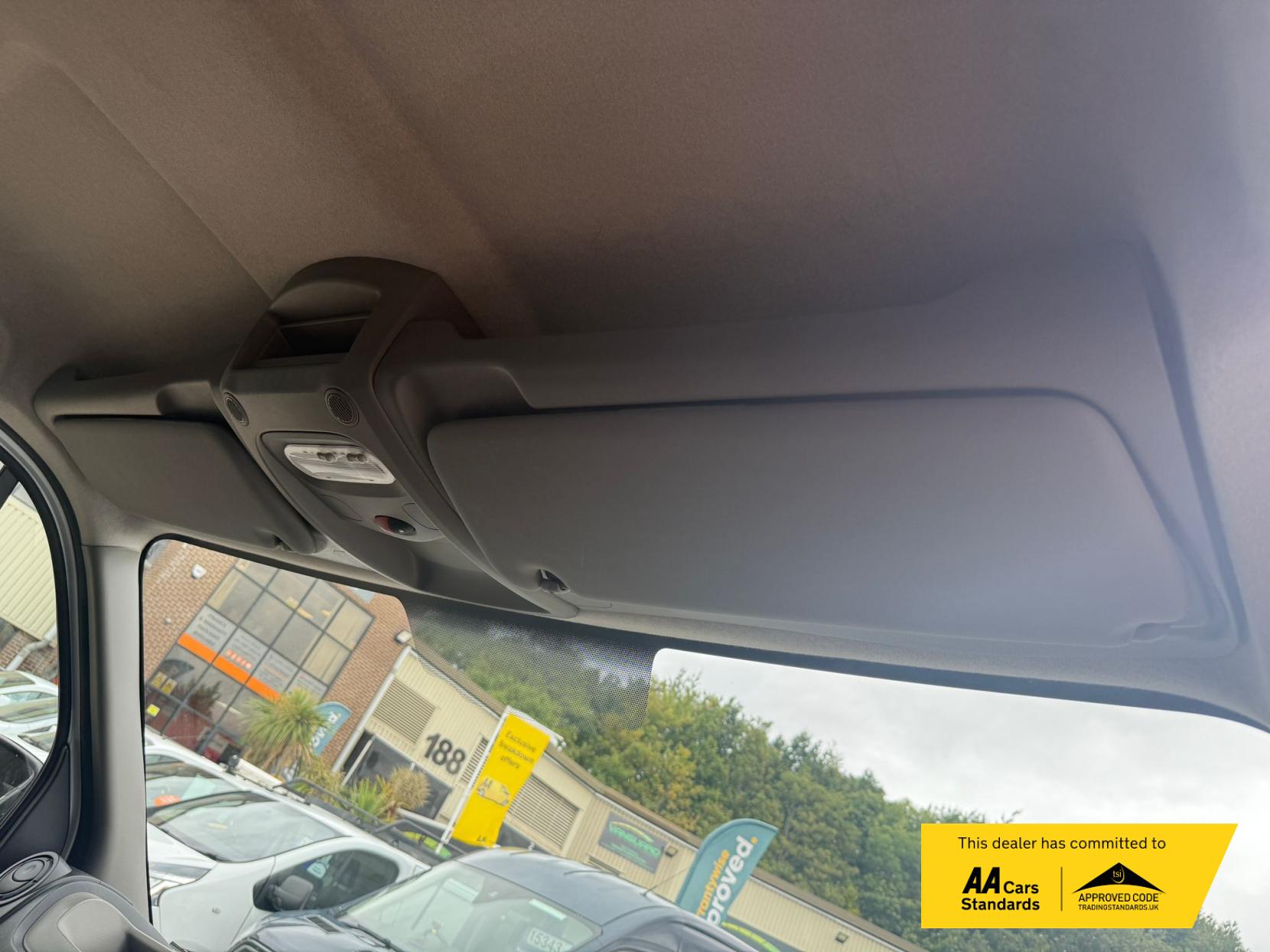 Renault Master 2.3 dCi ENERGY 35 Business Combi Van Double Cab 5dr Diesel Manual FWD MWB Medium Roof Euro 6 (s/s) (9 Seat) (145 ps)