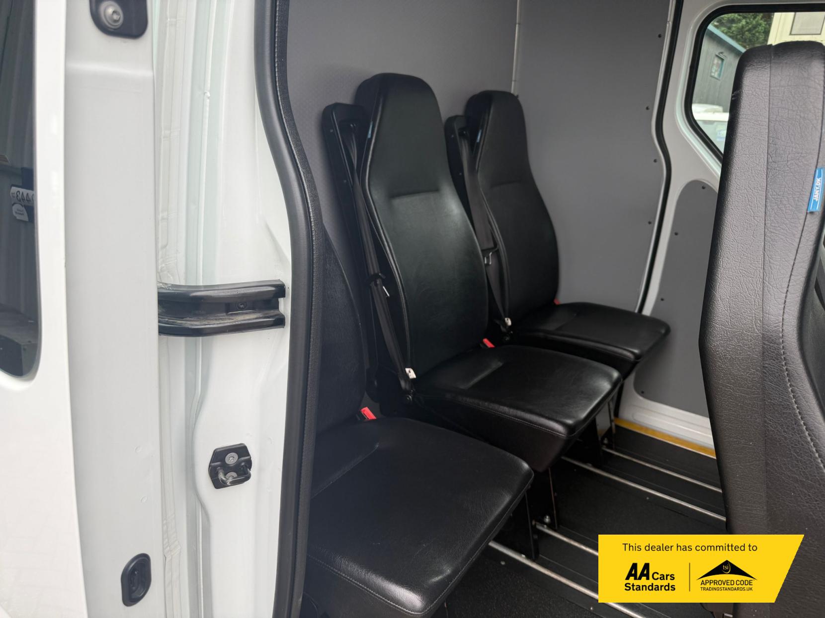 Renault Master 2.3 dCi ENERGY 35 Business Combi Van Double Cab 5dr Diesel Manual FWD MWB Medium Roof Euro 6 (s/s) (9 Seat) (145 ps)