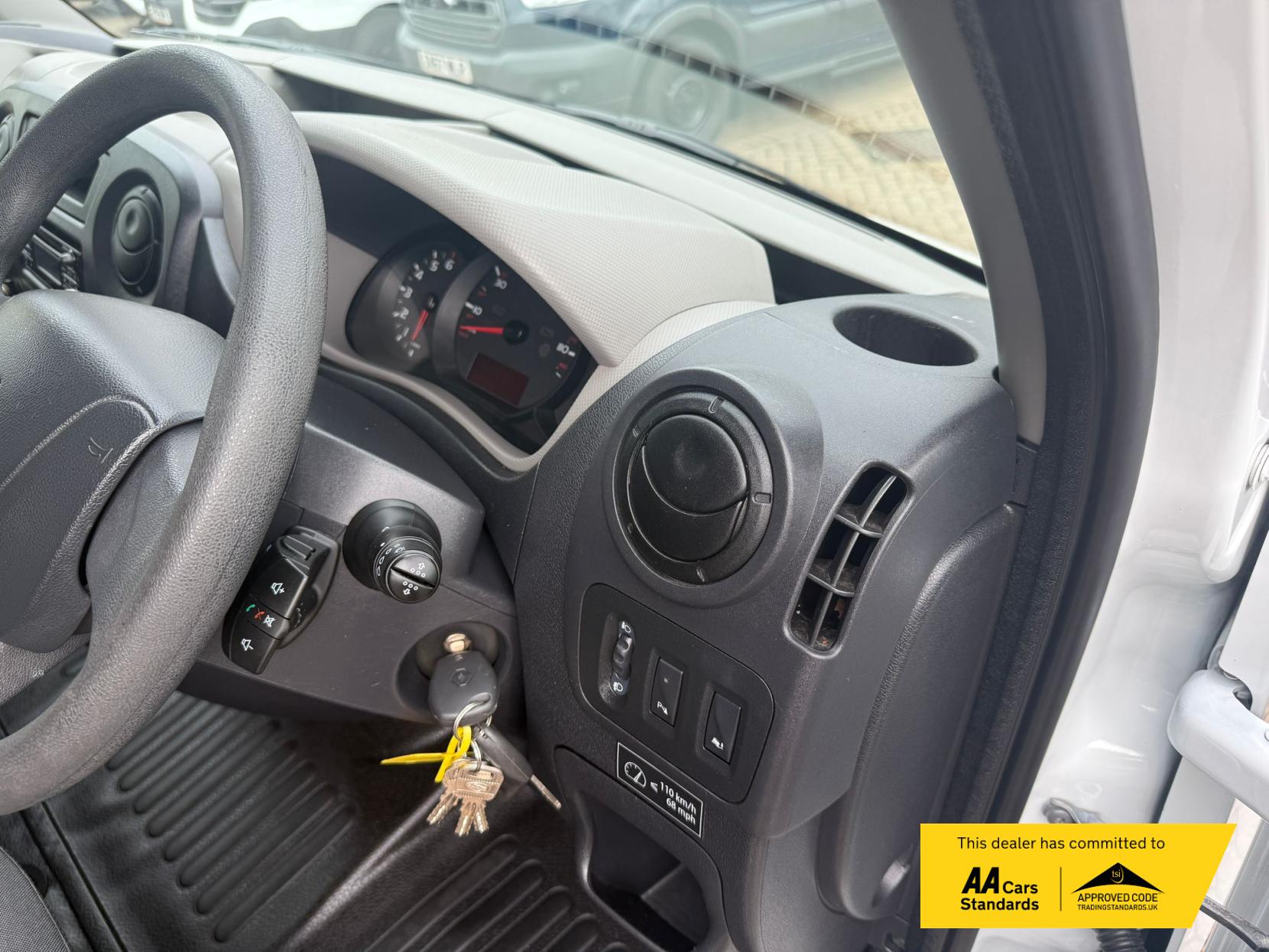 Renault Master 2.3 dCi ENERGY 35 Business Combi Van Double Cab 5dr Diesel Manual FWD MWB Medium Roof Euro 6 (s/s) (9 Seat) (145 ps)