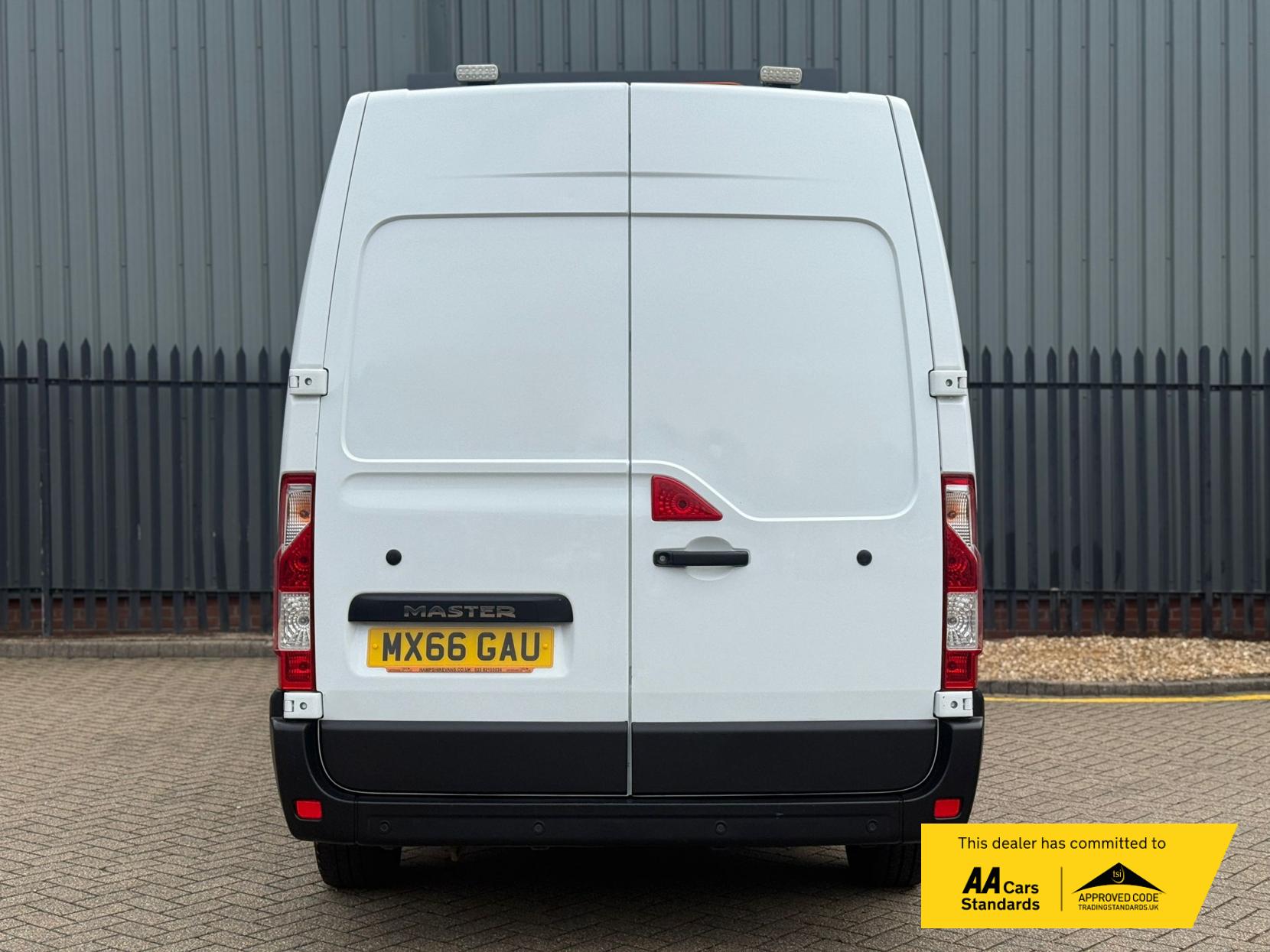 Renault Master 2.3 dCi ENERGY 35 Business Combi Van Double Cab 5dr Diesel Manual FWD MWB Medium Roof Euro 6 (s/s) (9 Seat) (145 ps)