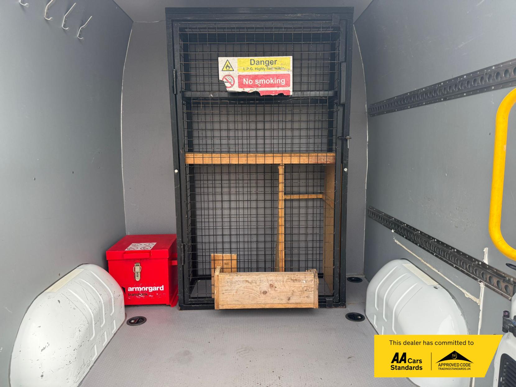 Renault Master 2.3 dCi ENERGY 35 Business Combi Van Double Cab 5dr Diesel Manual FWD MWB Medium Roof Euro 6 (s/s) (9 Seat) (145 ps)