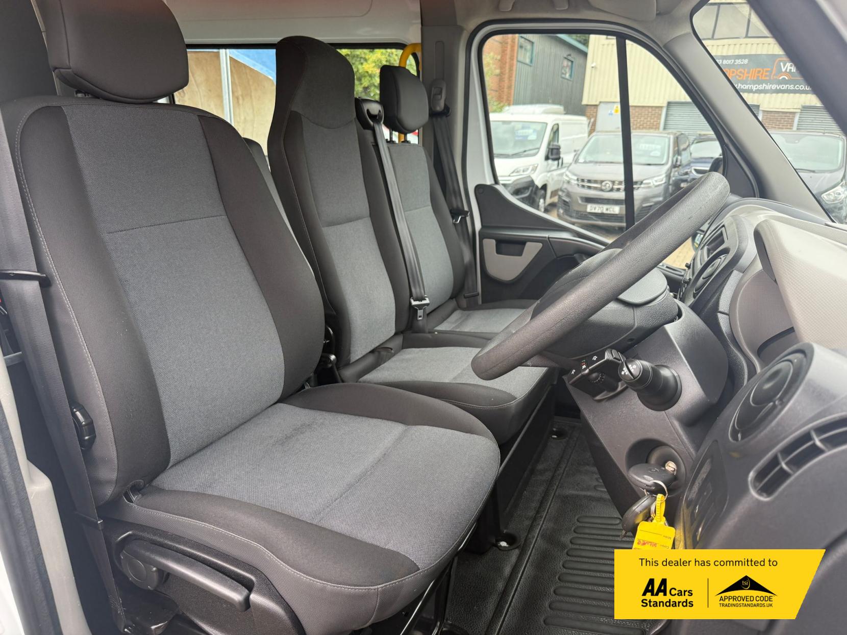 Renault Master 2.3 dCi ENERGY 35 Business Combi Van Double Cab 5dr Diesel Manual FWD MWB Medium Roof Euro 6 (s/s) (9 Seat) (145 ps)