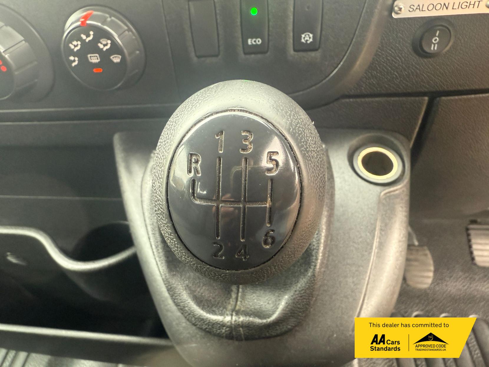Renault Master 2.3 dCi ENERGY 35 Business Combi Van Double Cab 5dr Diesel Manual FWD MWB Medium Roof Euro 6 (s/s) (9 Seat) (145 ps)