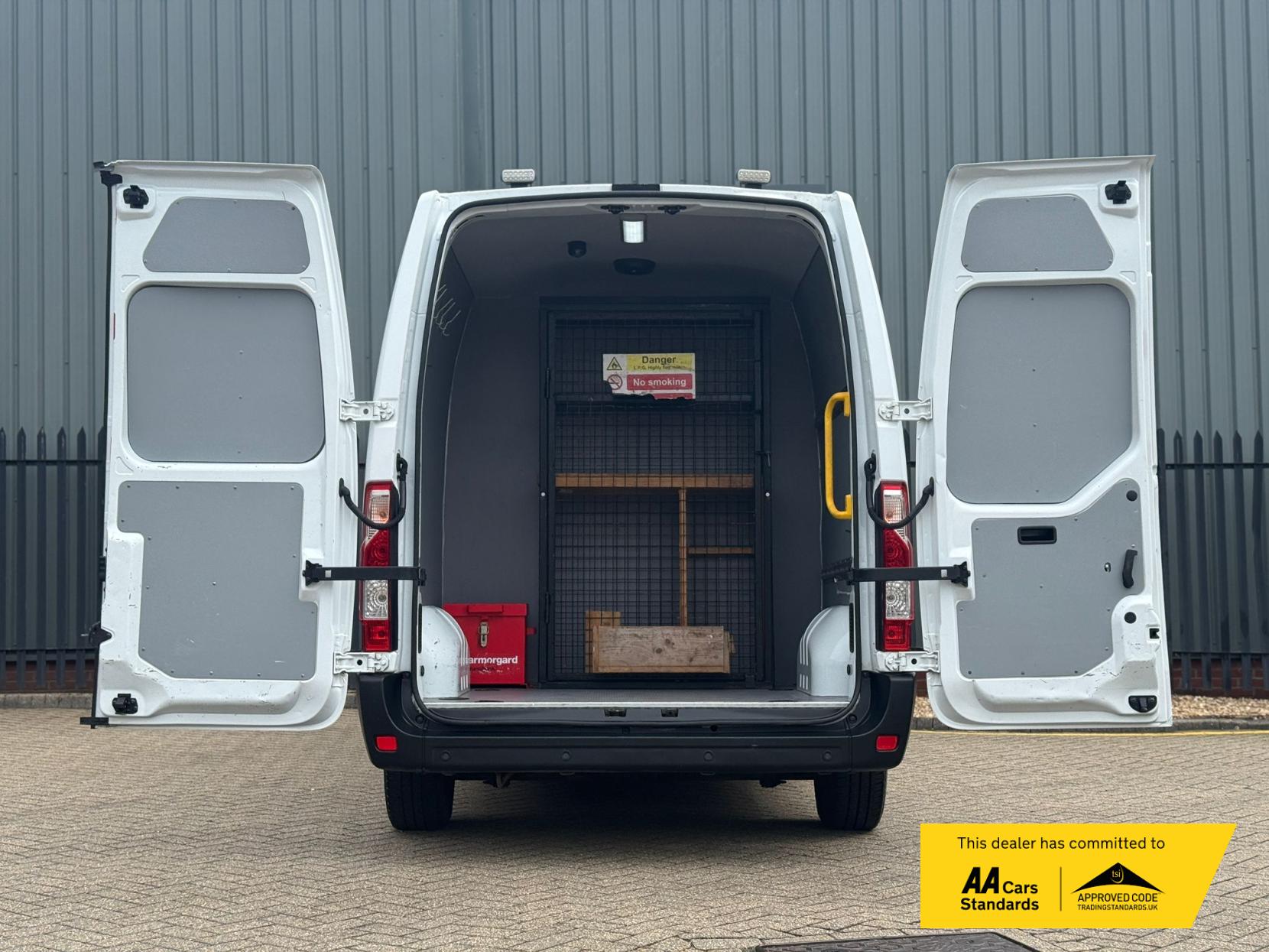 Renault Master 2.3 dCi ENERGY 35 Business Combi Van Double Cab 5dr Diesel Manual FWD MWB Medium Roof Euro 6 (s/s) (9 Seat) (145 ps)