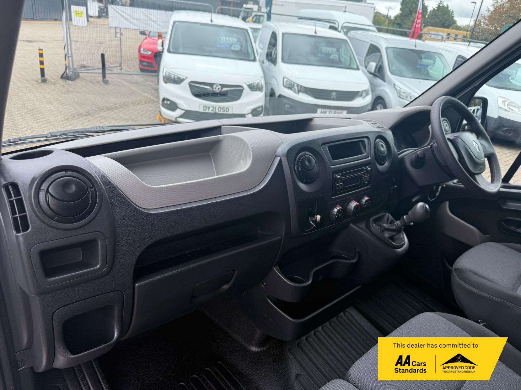 Renault Master 2.3 dCi ENERGY 35 Business Combi Van Double Cab 5dr Diesel Manual FWD MWB Medium Roof Euro 6 (s/s) (9 Seat) (145 ps)