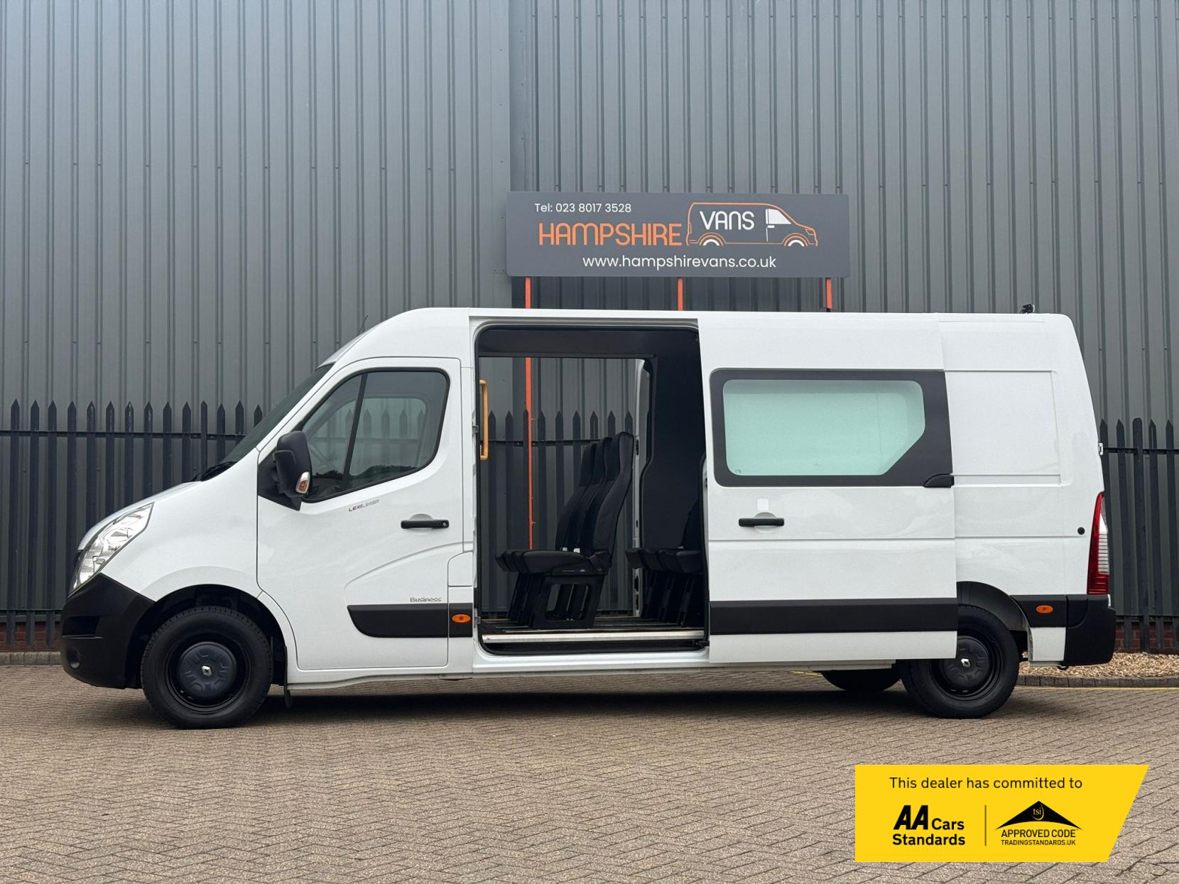 Renault Master 2.3 dCi ENERGY 35 Business Combi Van Double Cab 5dr Diesel Manual FWD MWB Medium Roof Euro 6 (s/s) (9 Seat) (145 ps)