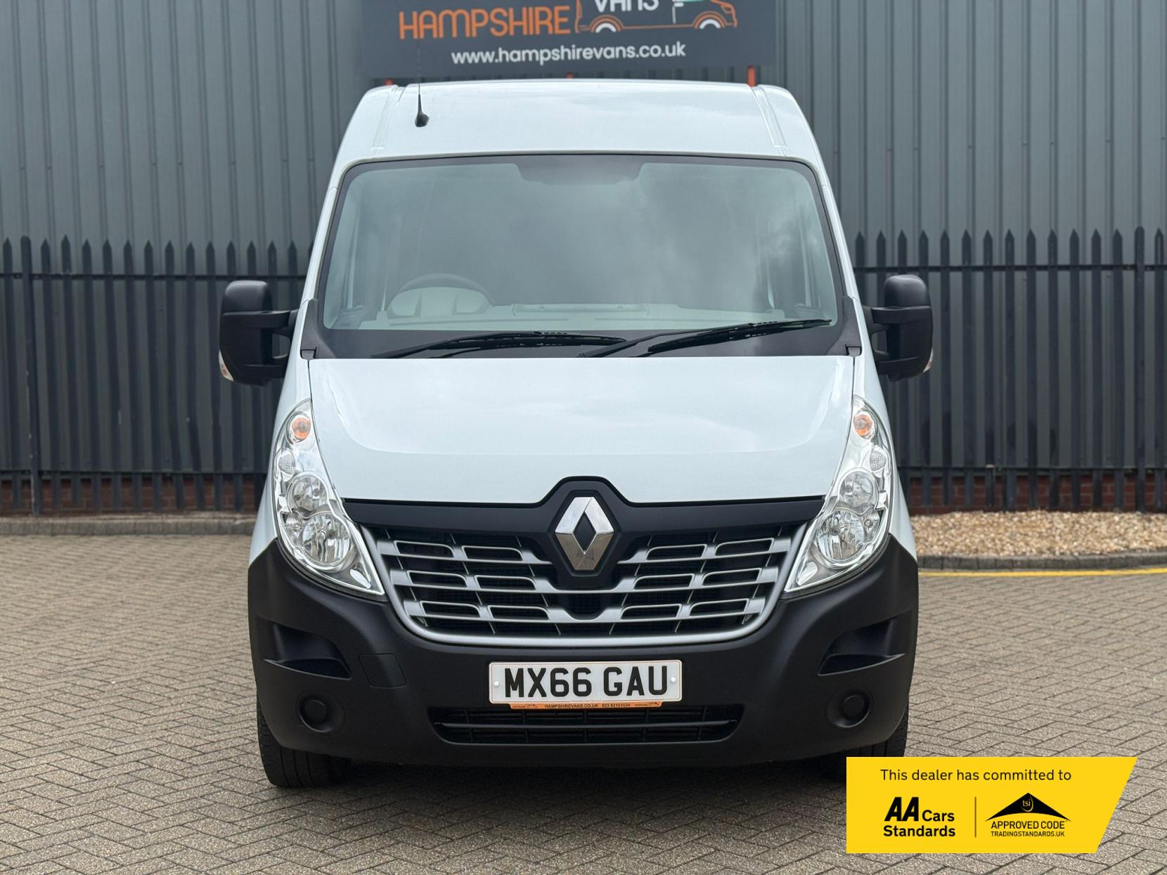Renault Master 2.3 dCi ENERGY 35 Business Combi Van Double Cab 5dr Diesel Manual FWD MWB Medium Roof Euro 6 (s/s) (9 Seat) (145 ps)