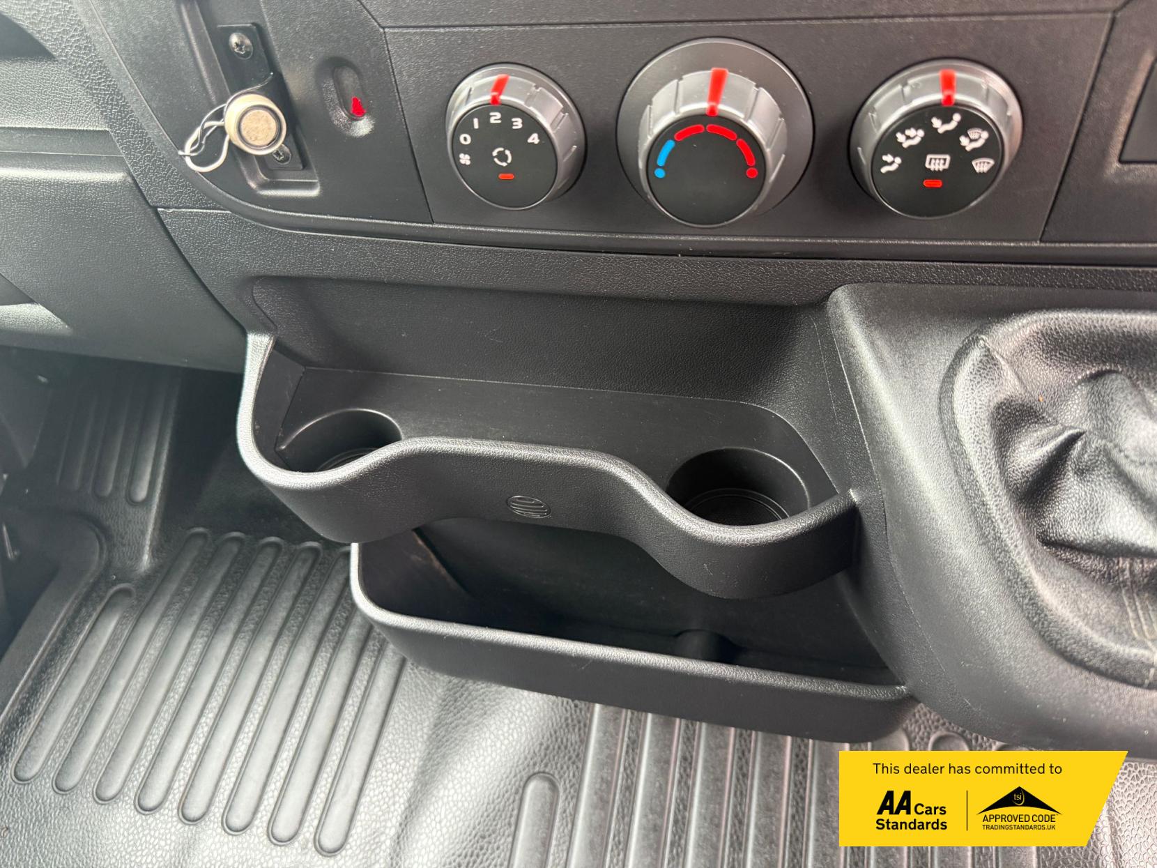 Renault Master 2.3 dCi ENERGY 35 Business Combi Van Double Cab 5dr Diesel Manual FWD MWB Medium Roof Euro 6 (s/s) (9 Seat) (145 ps)