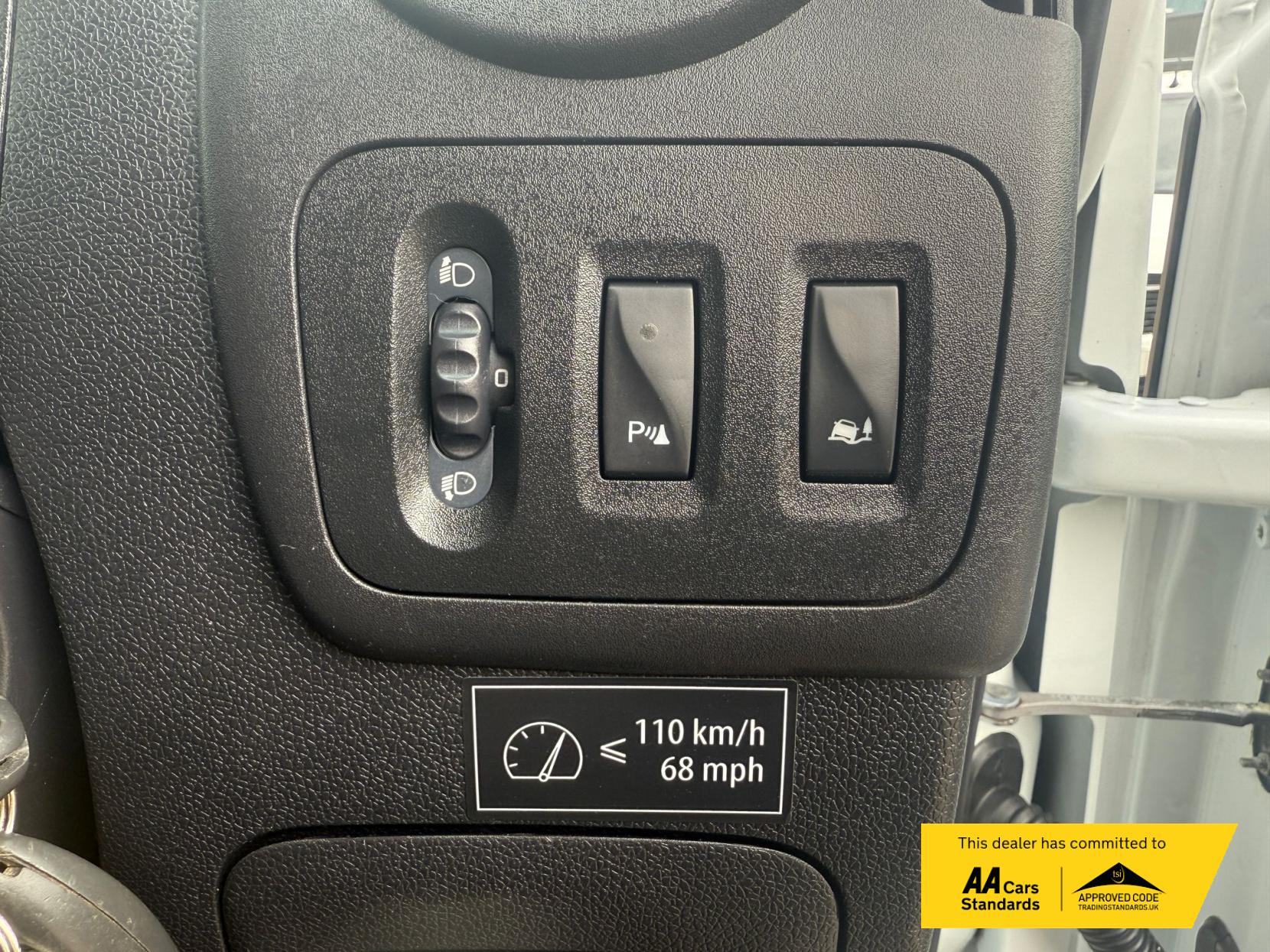 Renault Master 2.3 dCi ENERGY 35 Business Combi Van Double Cab 5dr Diesel Manual FWD MWB Medium Roof Euro 6 (s/s) (9 Seat) (145 ps)