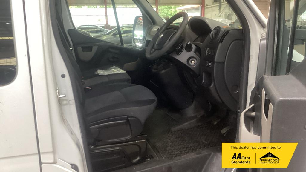 Renault Master 2.3 dCi ENERGY 35 Business Combi Van Double Cab 5dr Diesel Manual FWD MWB Medium Roof Euro 6 (s/s) (9 Seat) (145 ps)