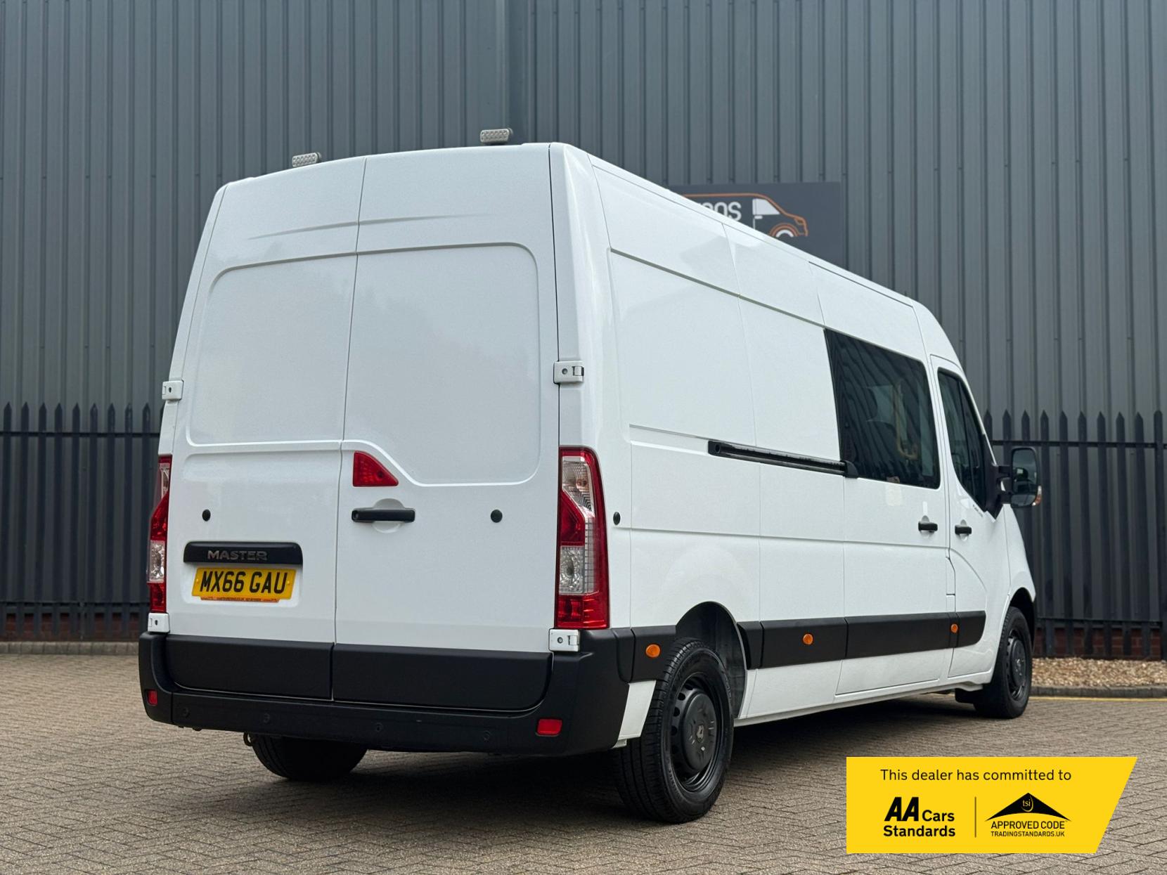 Renault Master 2.3 dCi ENERGY 35 Business Combi Van Double Cab 5dr Diesel Manual FWD MWB Medium Roof Euro 6 (s/s) (9 Seat) (145 ps)