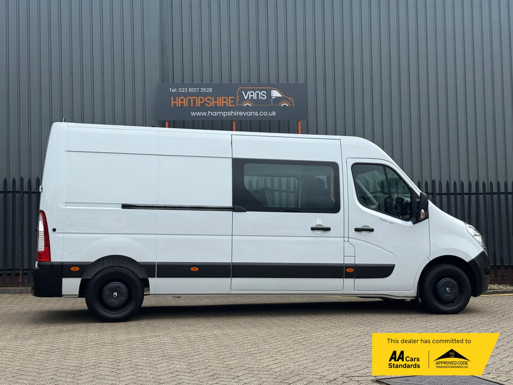 Renault Master 2.3 dCi ENERGY 35 Business Combi Van Double Cab 5dr Diesel Manual FWD MWB Medium Roof Euro 6 (s/s) (9 Seat) (145 ps)