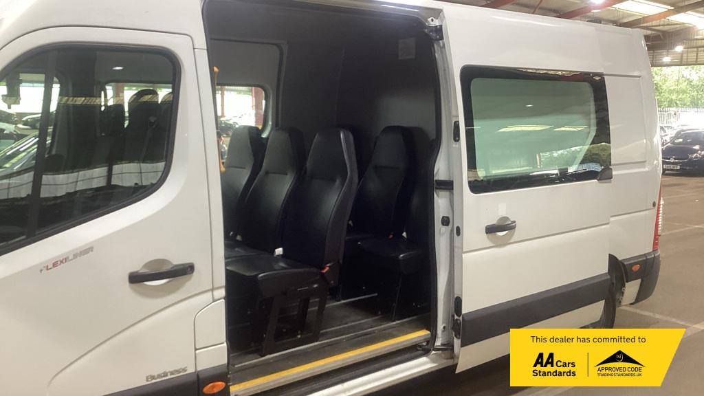 Renault Master 2.3 dCi ENERGY 35 Business Combi Van Double Cab 5dr Diesel Manual FWD MWB Medium Roof Euro 6 (s/s) (9 Seat) (145 ps)