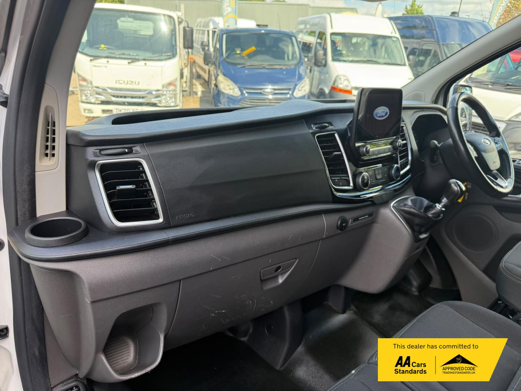 2022 Ford Transit Custom 2.0 300 EcoBlue Limited Panel Van 5dr Diesel Manual L2 H1 Euro 6 (s/s) (130 ps) - Thumbnail 25