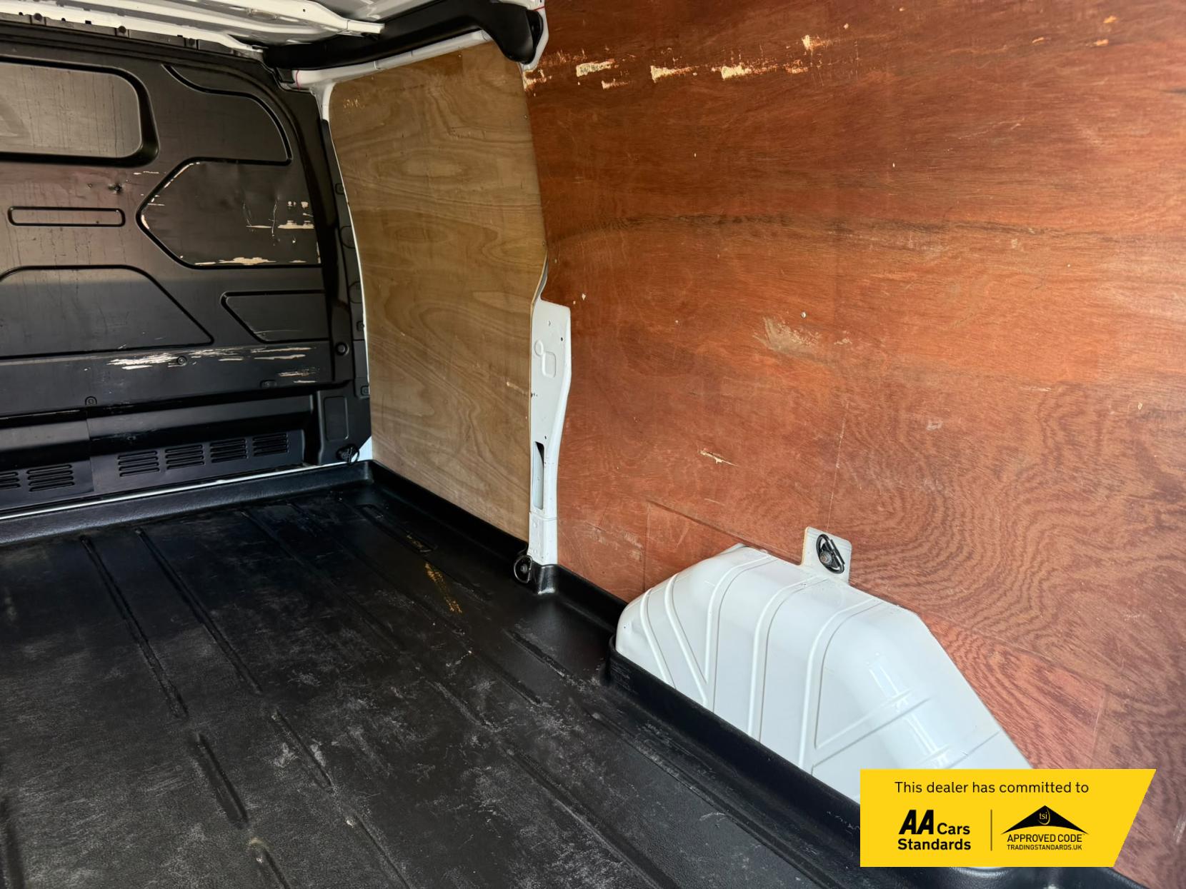2022 Ford Transit Custom 2.0 300 EcoBlue Limited Panel Van 5dr Diesel Manual L2 H1 Euro 6 (s/s) (130 ps) - Thumbnail 14