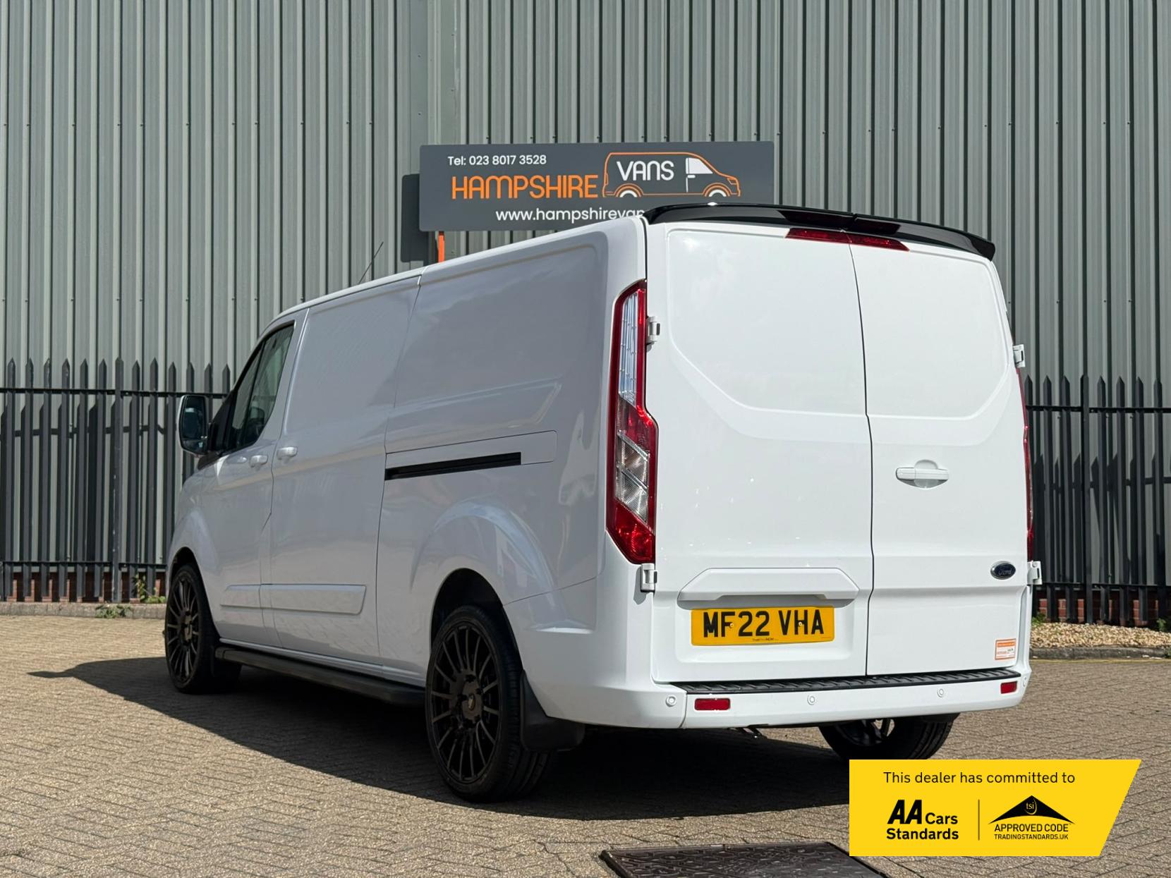 2022 Ford Transit Custom 2.0 300 EcoBlue Limited Panel Van 5dr Diesel Manual L2 H1 Euro 6 (s/s) (130 ps) - Thumbnail 4