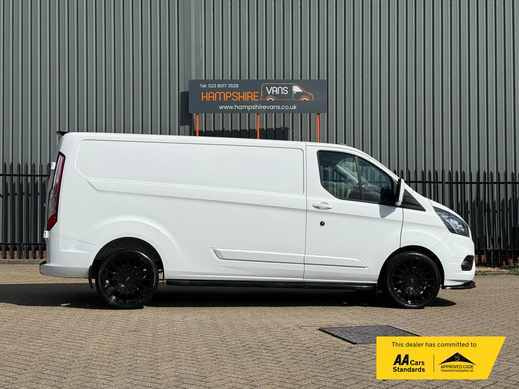 2022 Ford Transit Custom 2.0 300 EcoBlue Limited Panel Van 5dr Diesel Manual L2 H1 Euro 6 (s/s) (130 ps) - Thumbnail 7