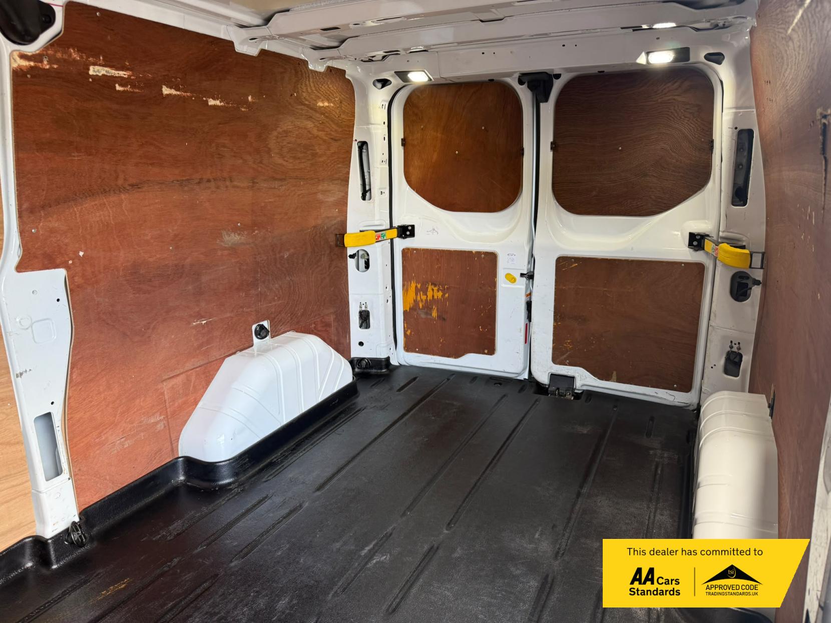 2022 Ford Transit Custom 2.0 300 EcoBlue Limited Panel Van 5dr Diesel Manual L2 H1 Euro 6 (s/s) (130 ps) - Thumbnail 16